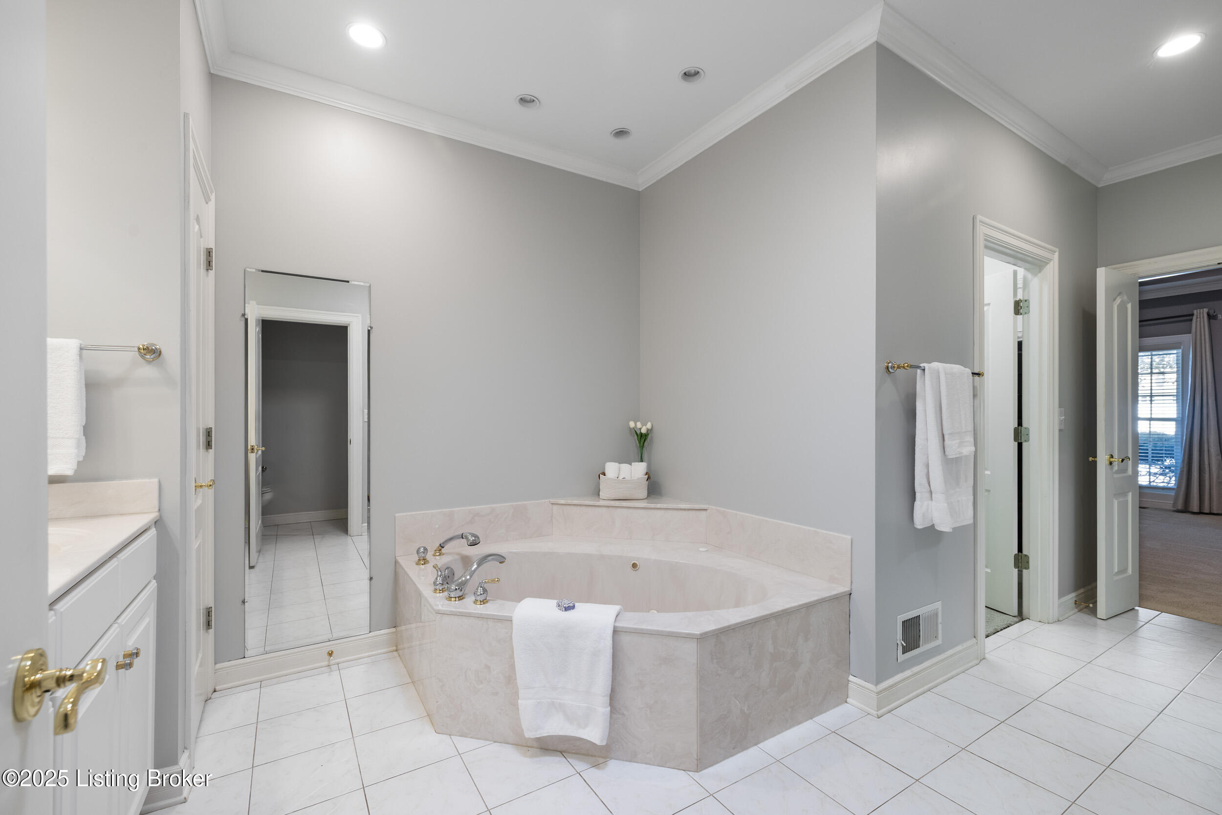 2617 Alia Cir
