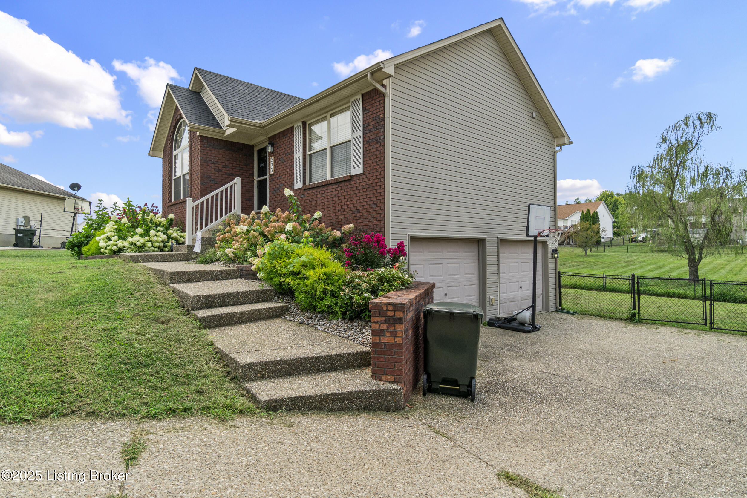 293 Trevor Ct