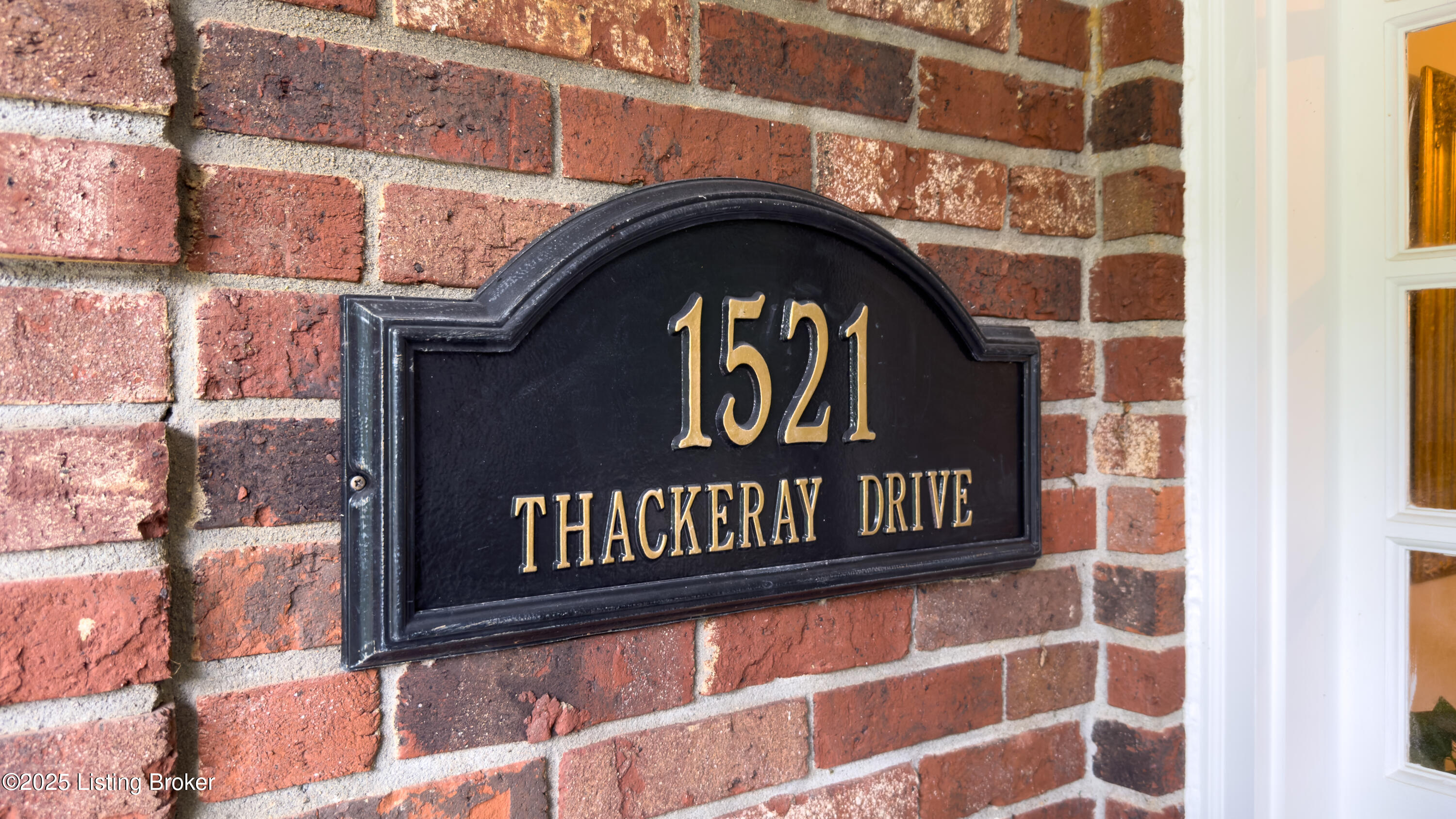 1521 Thackeray Dr