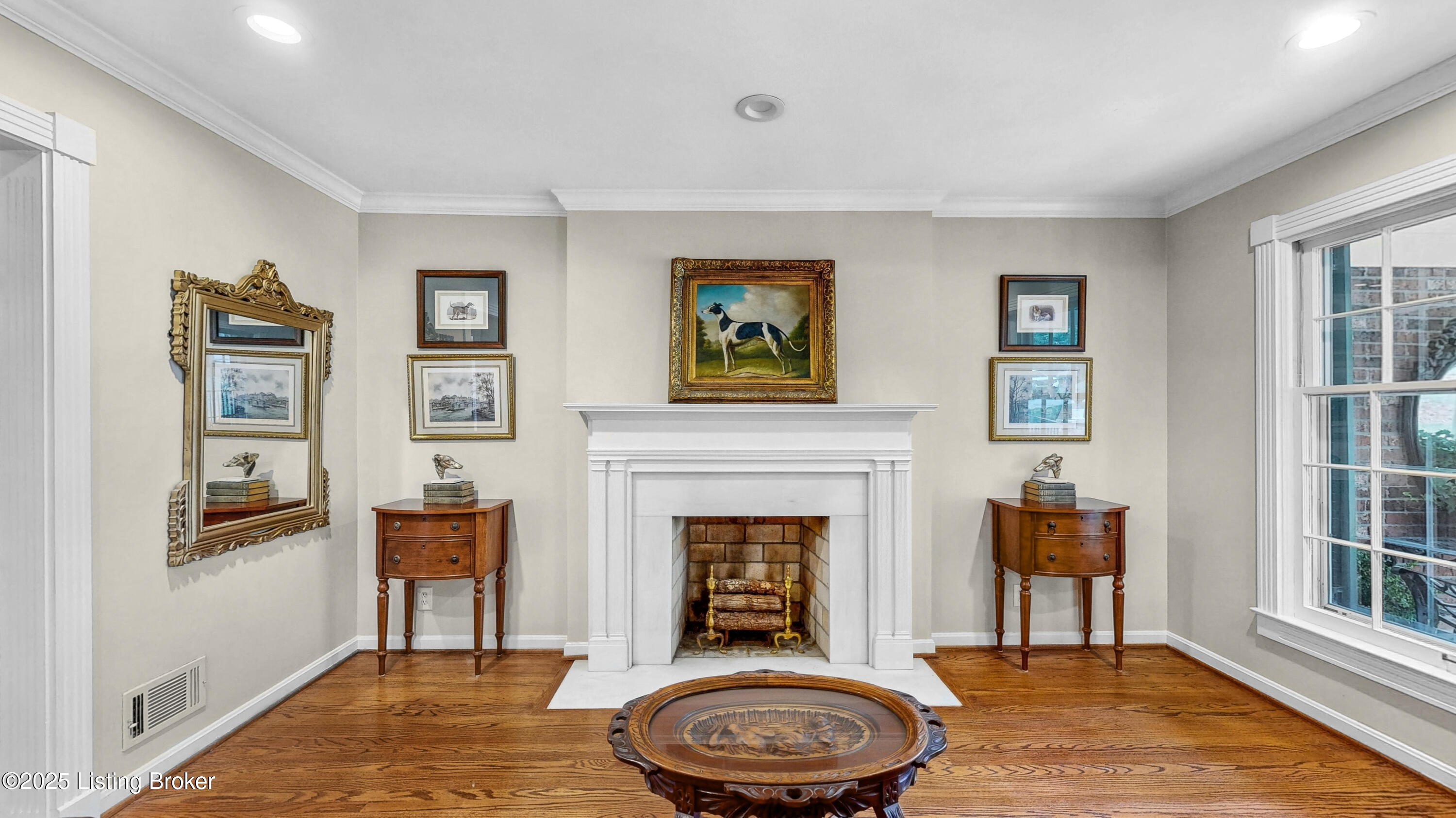 1521 Thackeray Dr