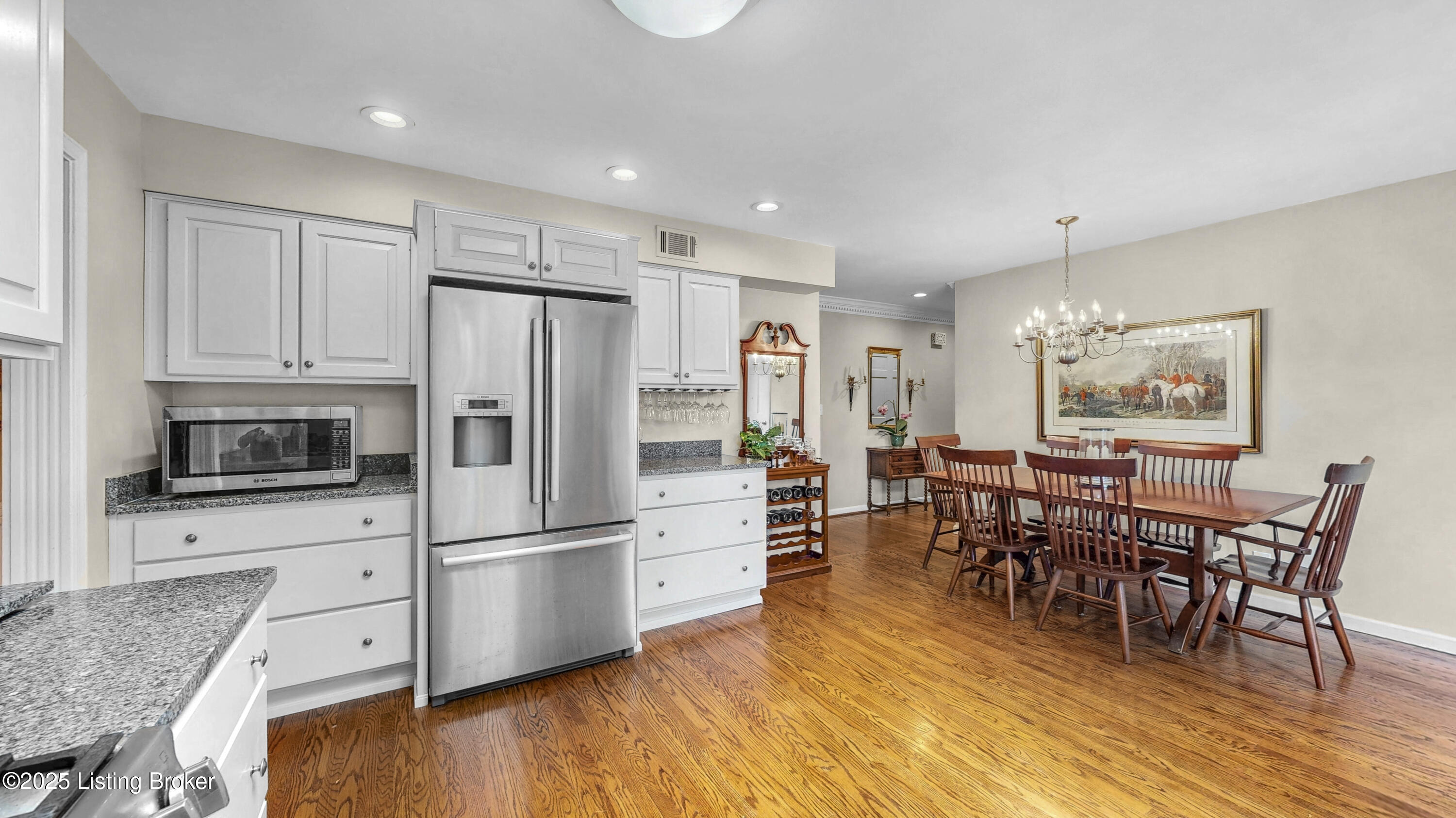 1521 Thackeray Dr