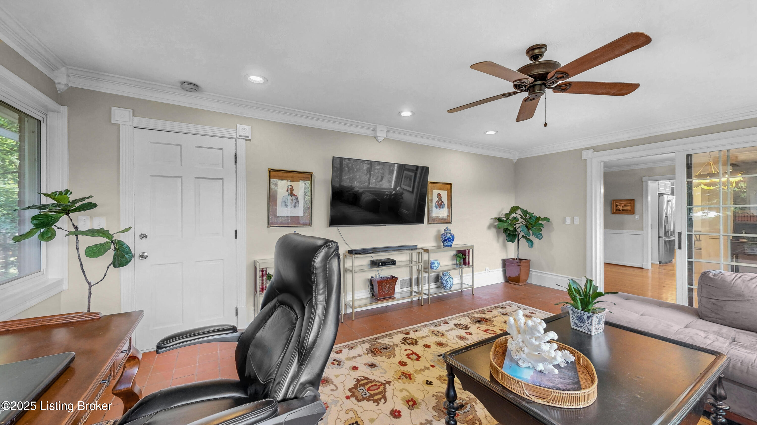 1521 Thackeray Dr