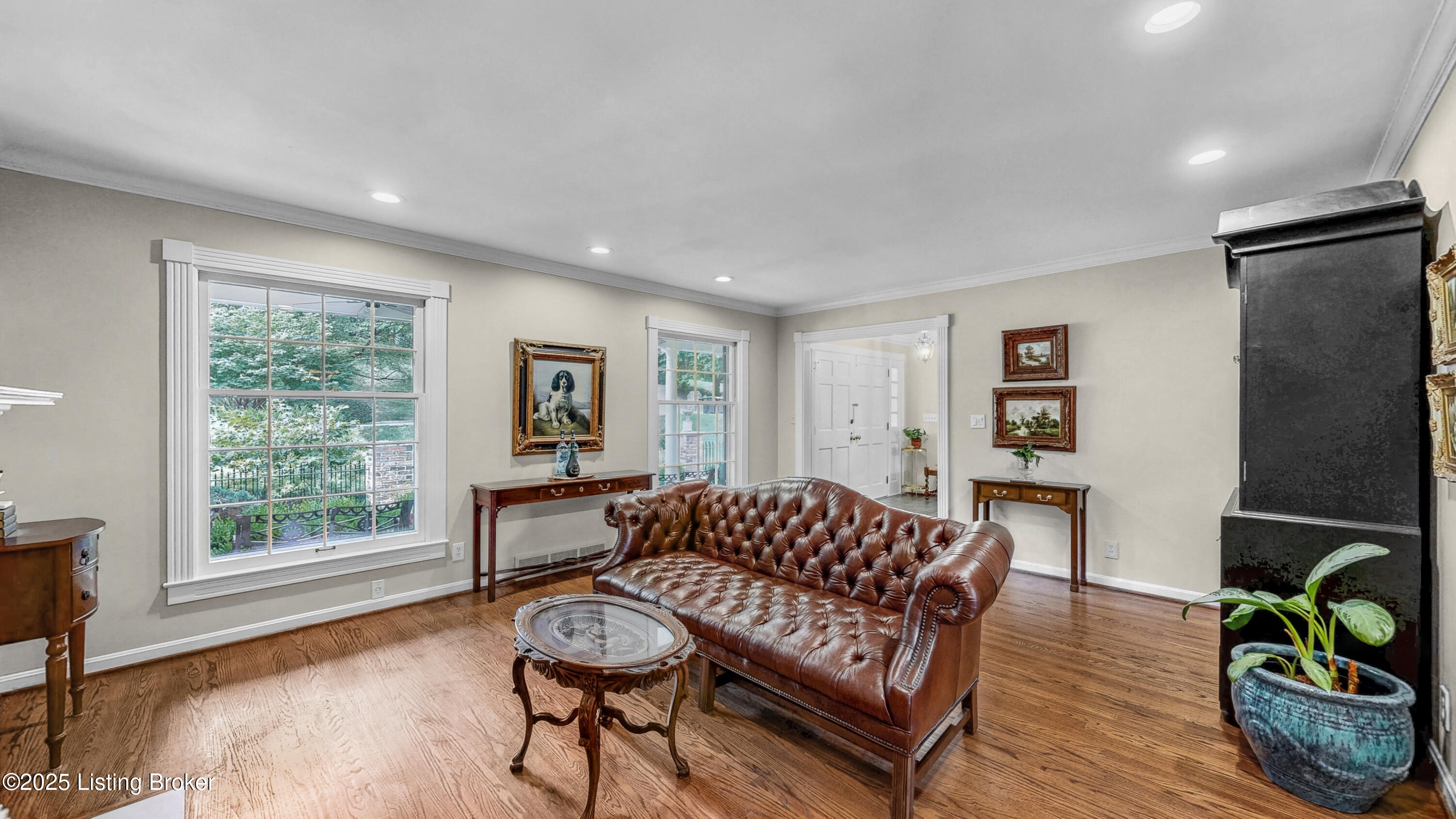 1521 Thackeray Dr