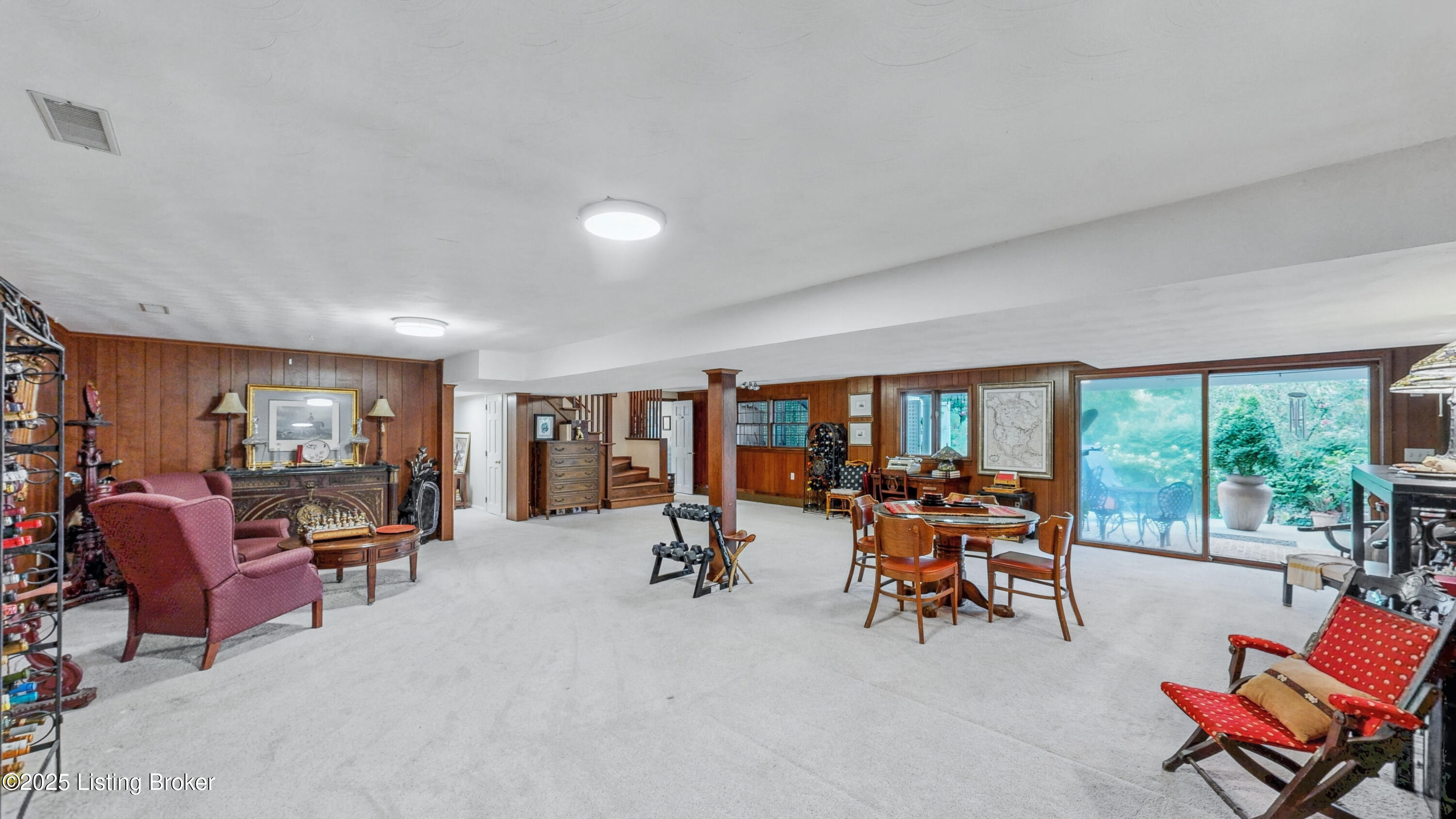 1521 Thackeray Dr