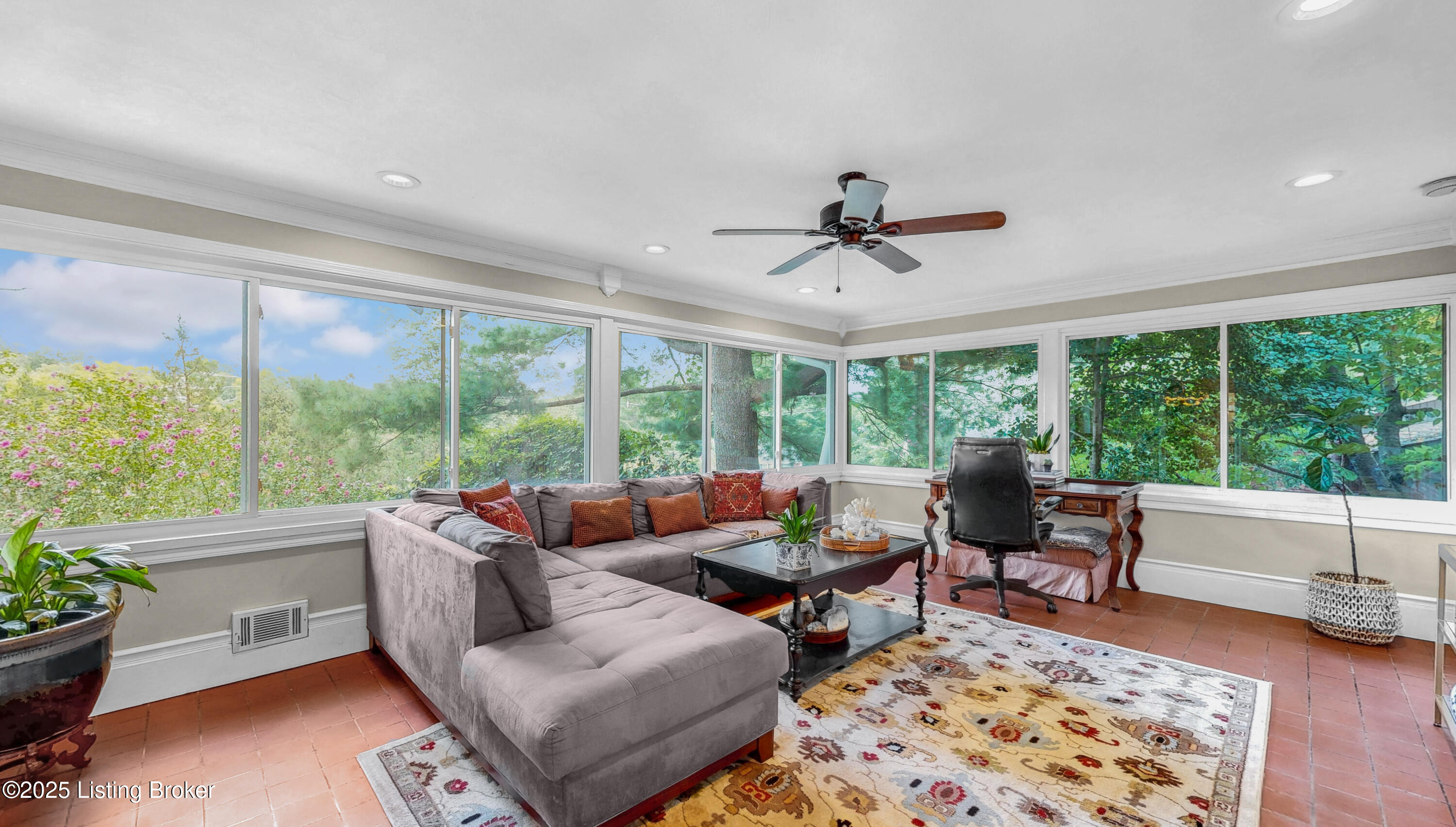 1521 Thackeray Dr