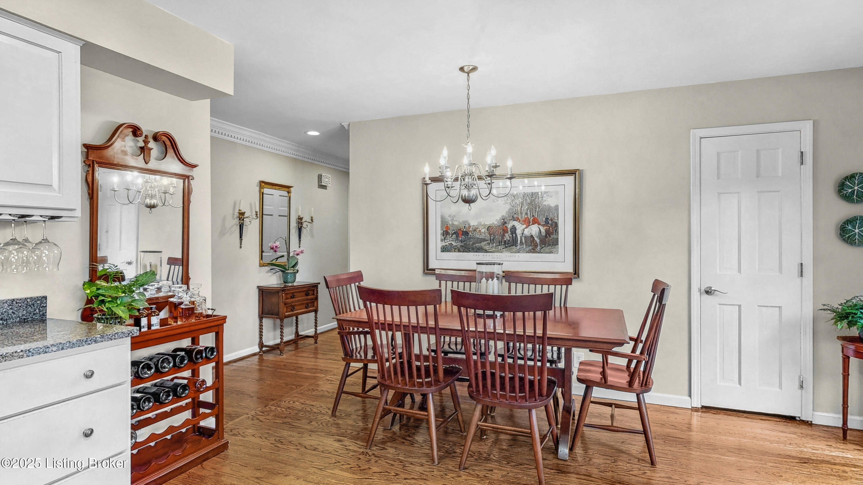 1521 Thackeray Dr
