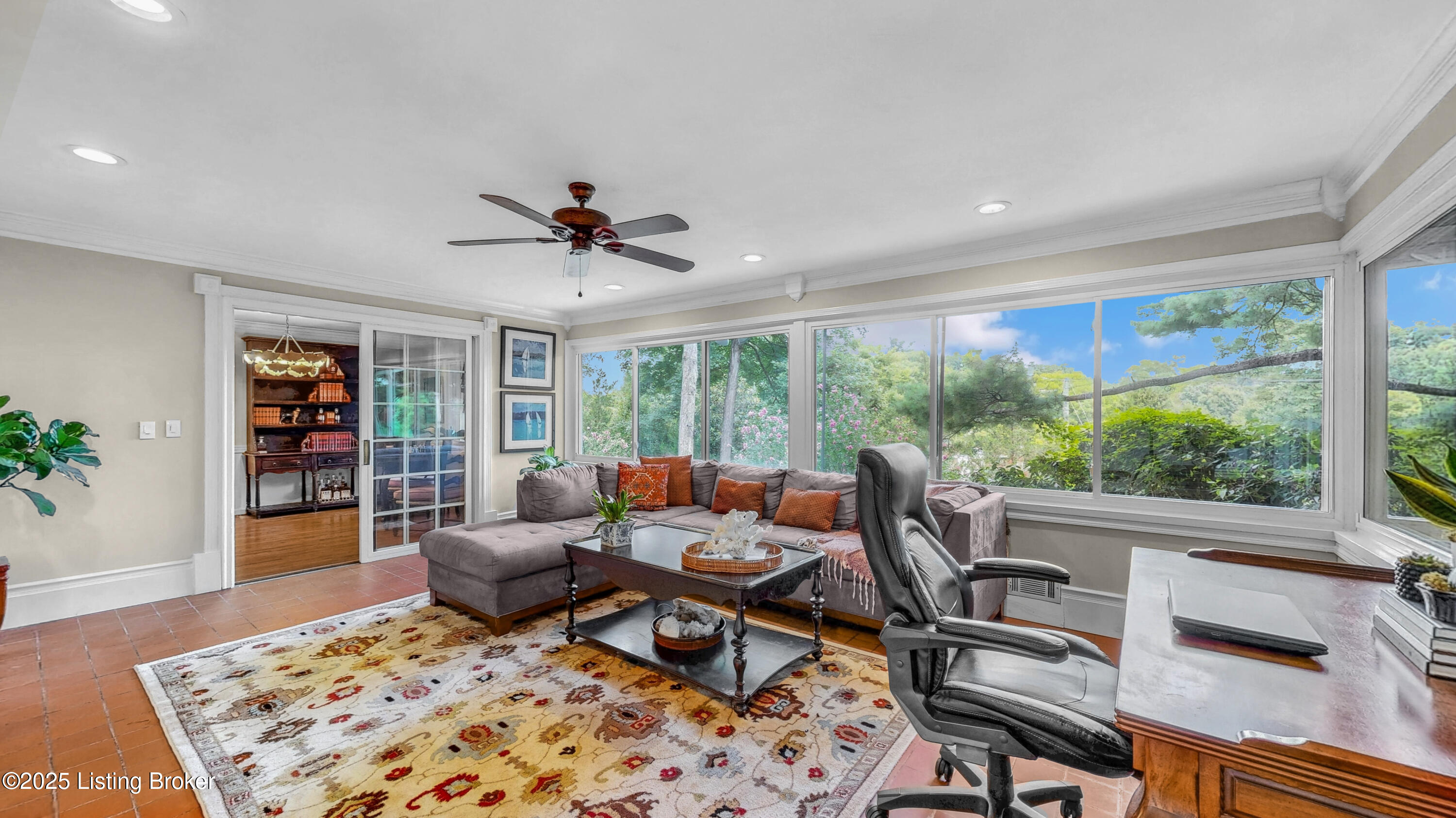 1521 Thackeray Dr