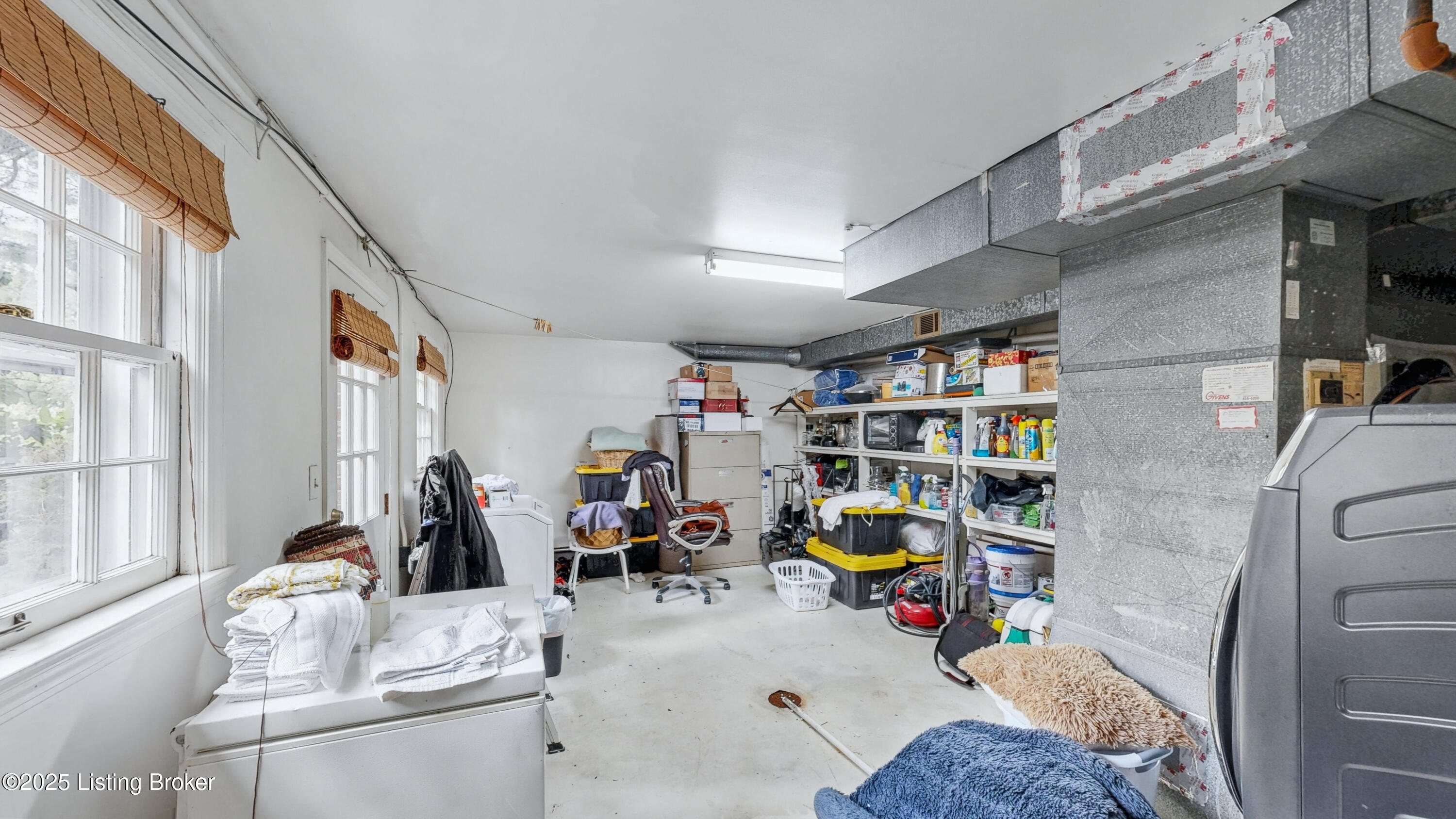 1521 Thackeray Dr