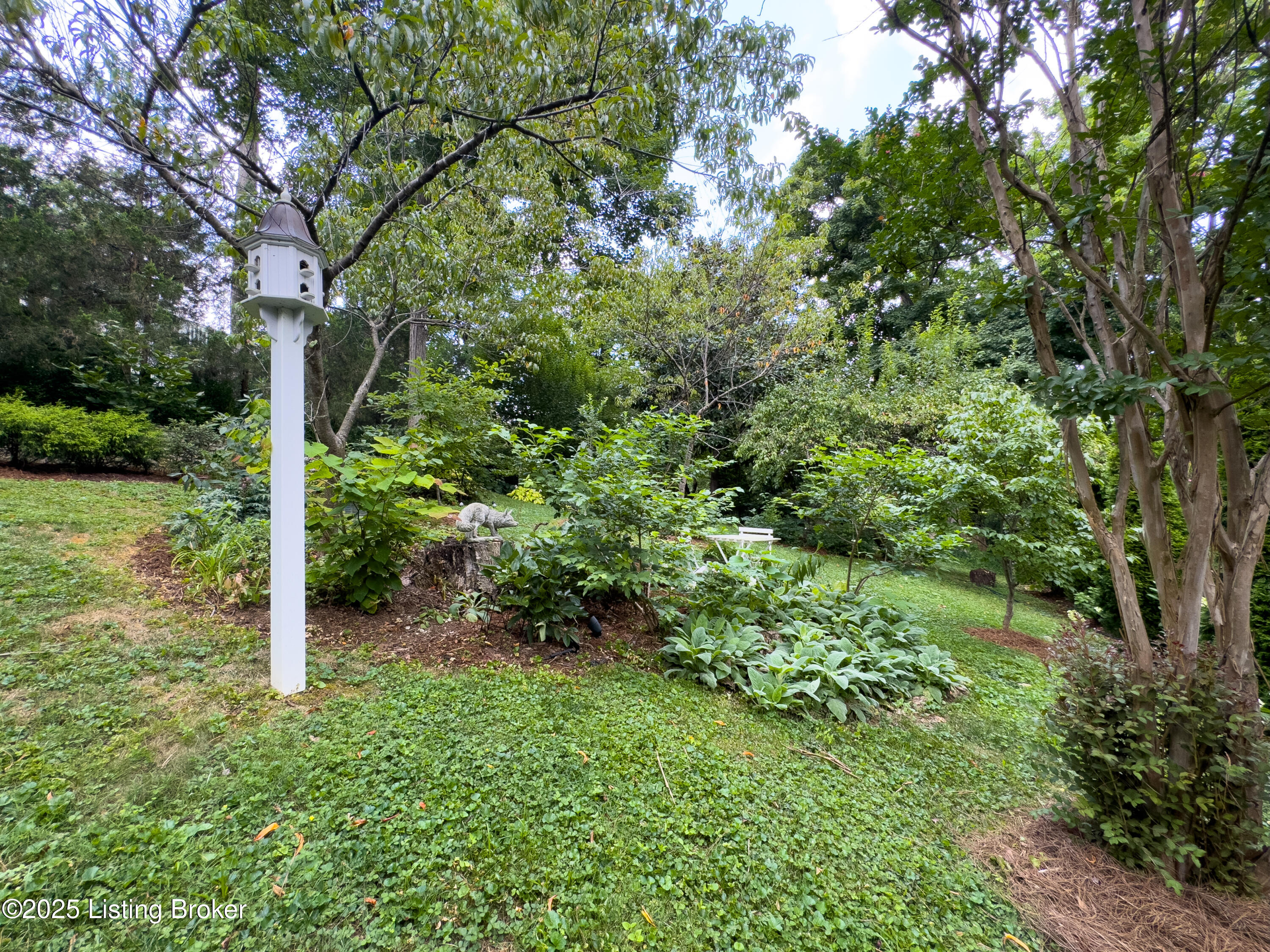 1521 Thackeray Dr