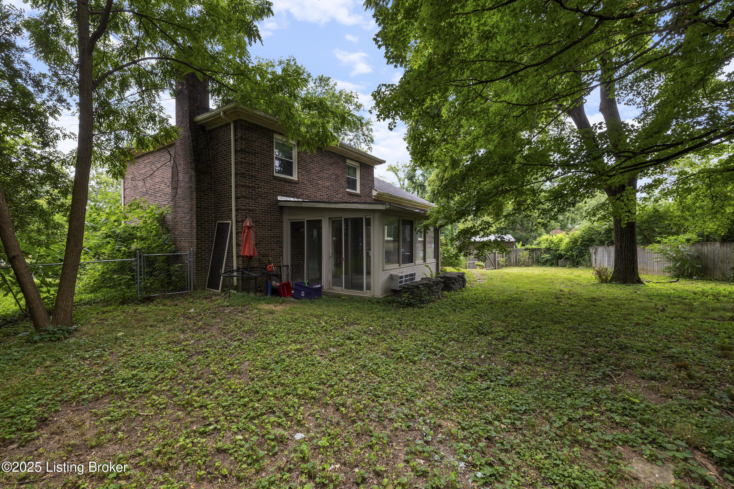 1102 Woodcroft Ct