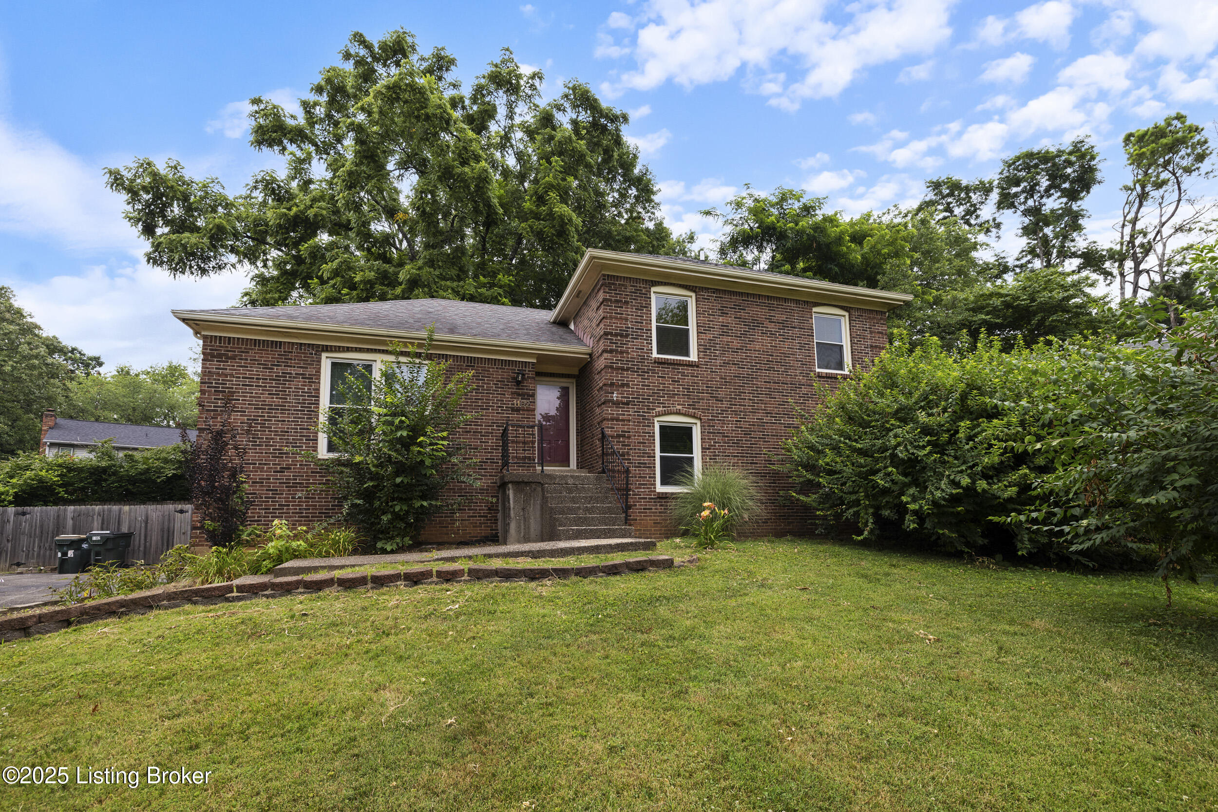 1102 Woodcroft Ct