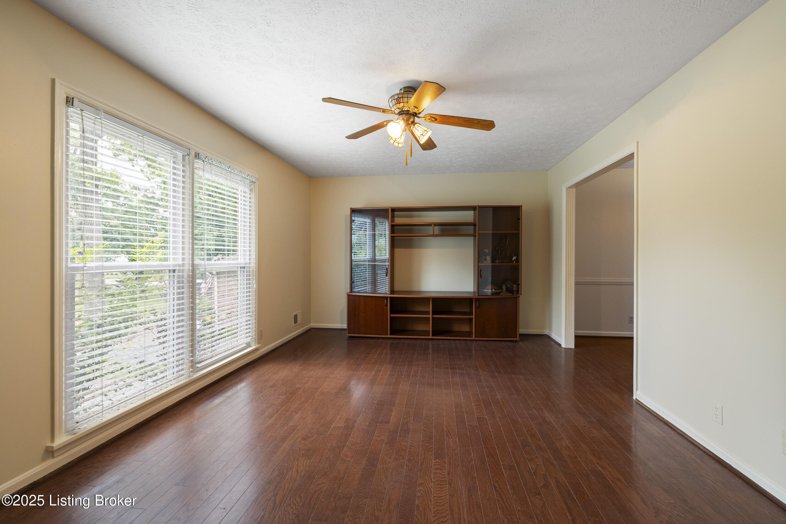 1102 Woodcroft Ct