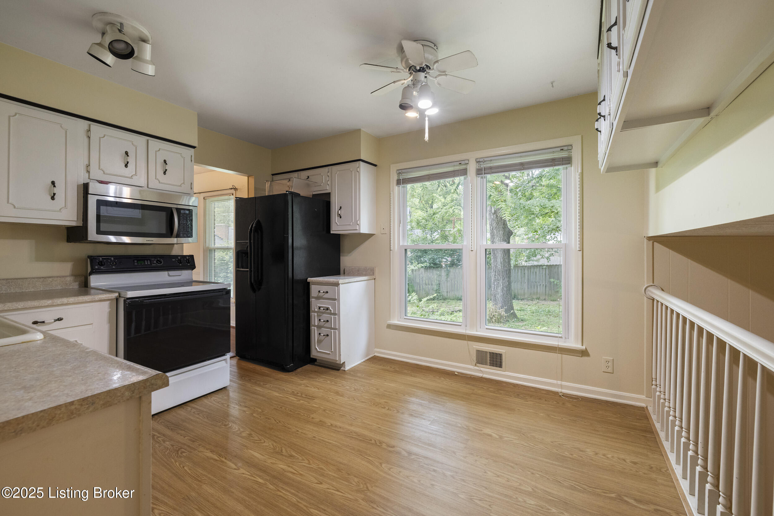 1102 Woodcroft Ct