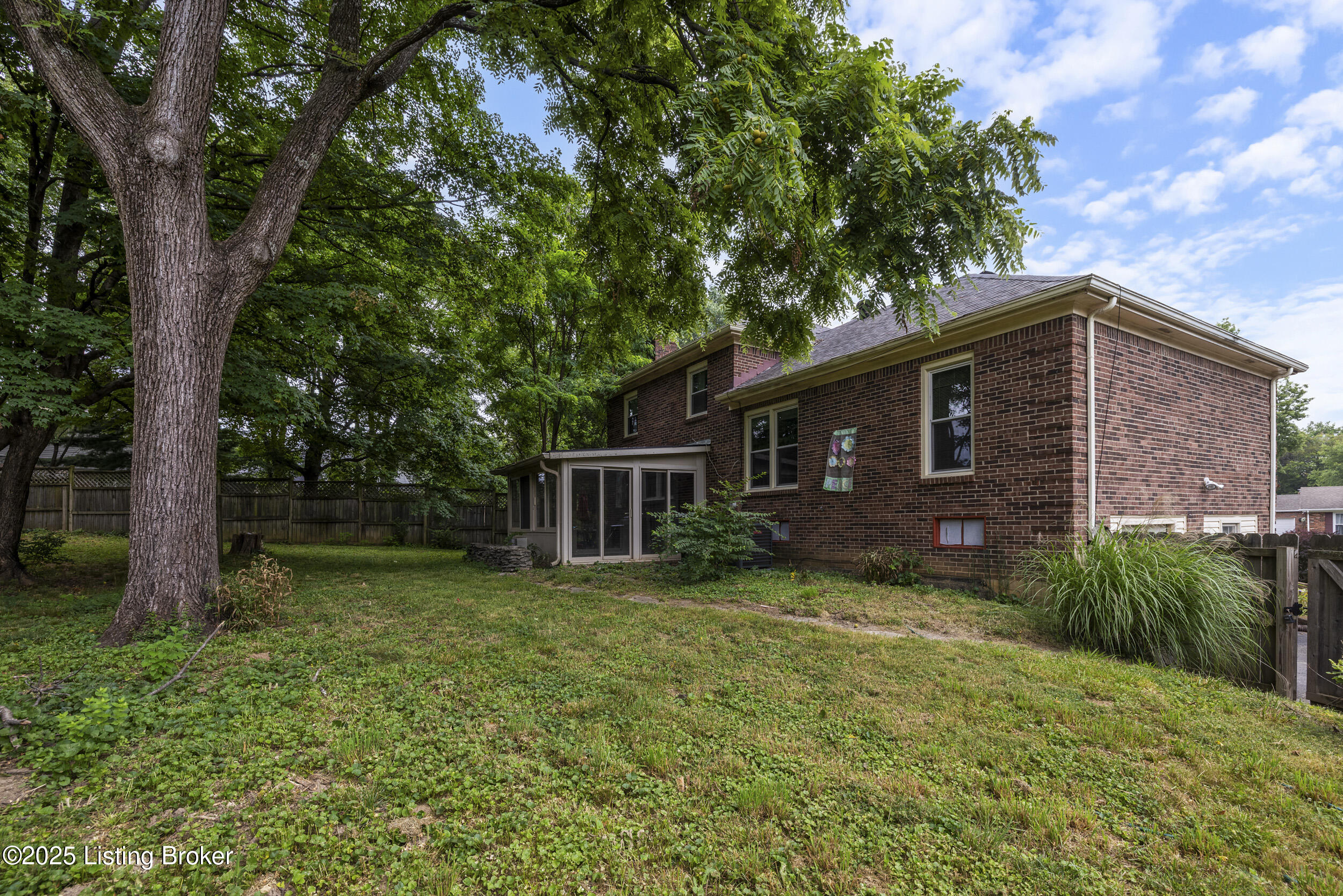 1102 Woodcroft Ct