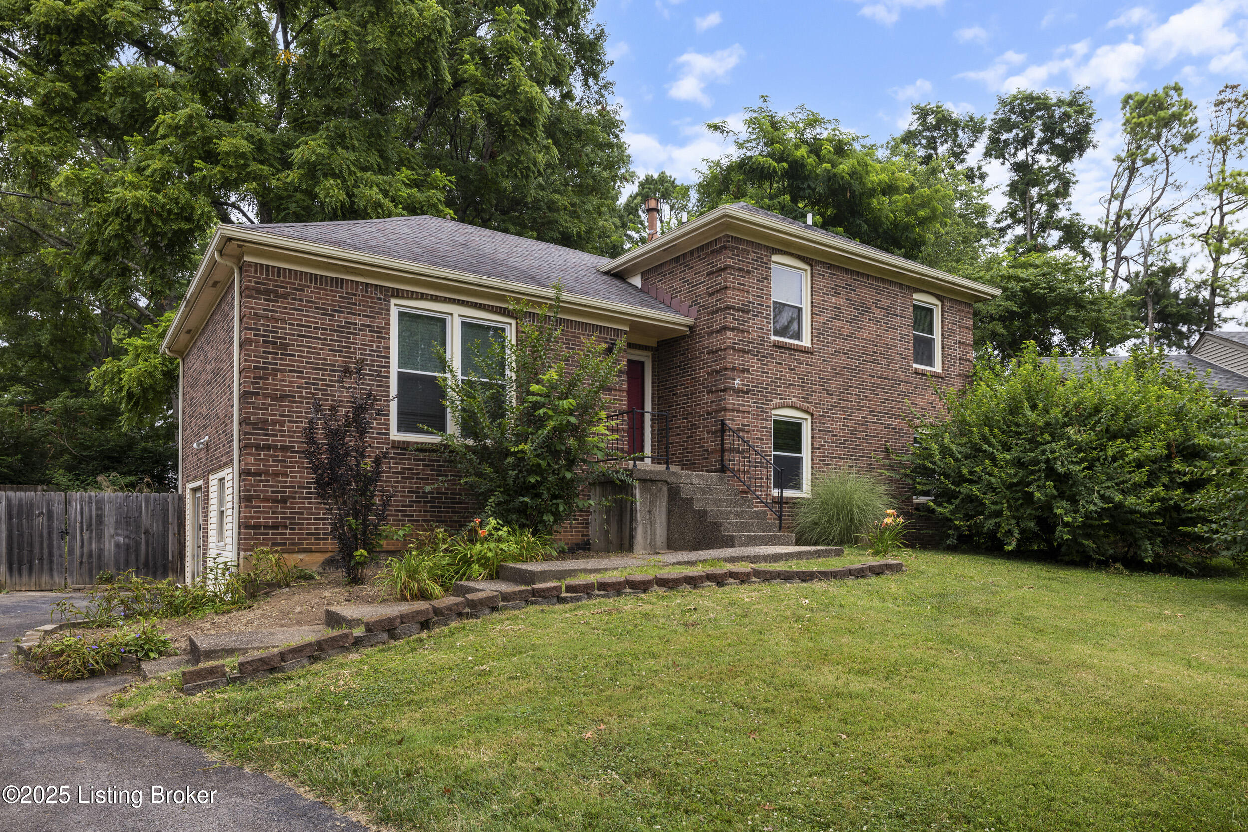 1102 Woodcroft Ct