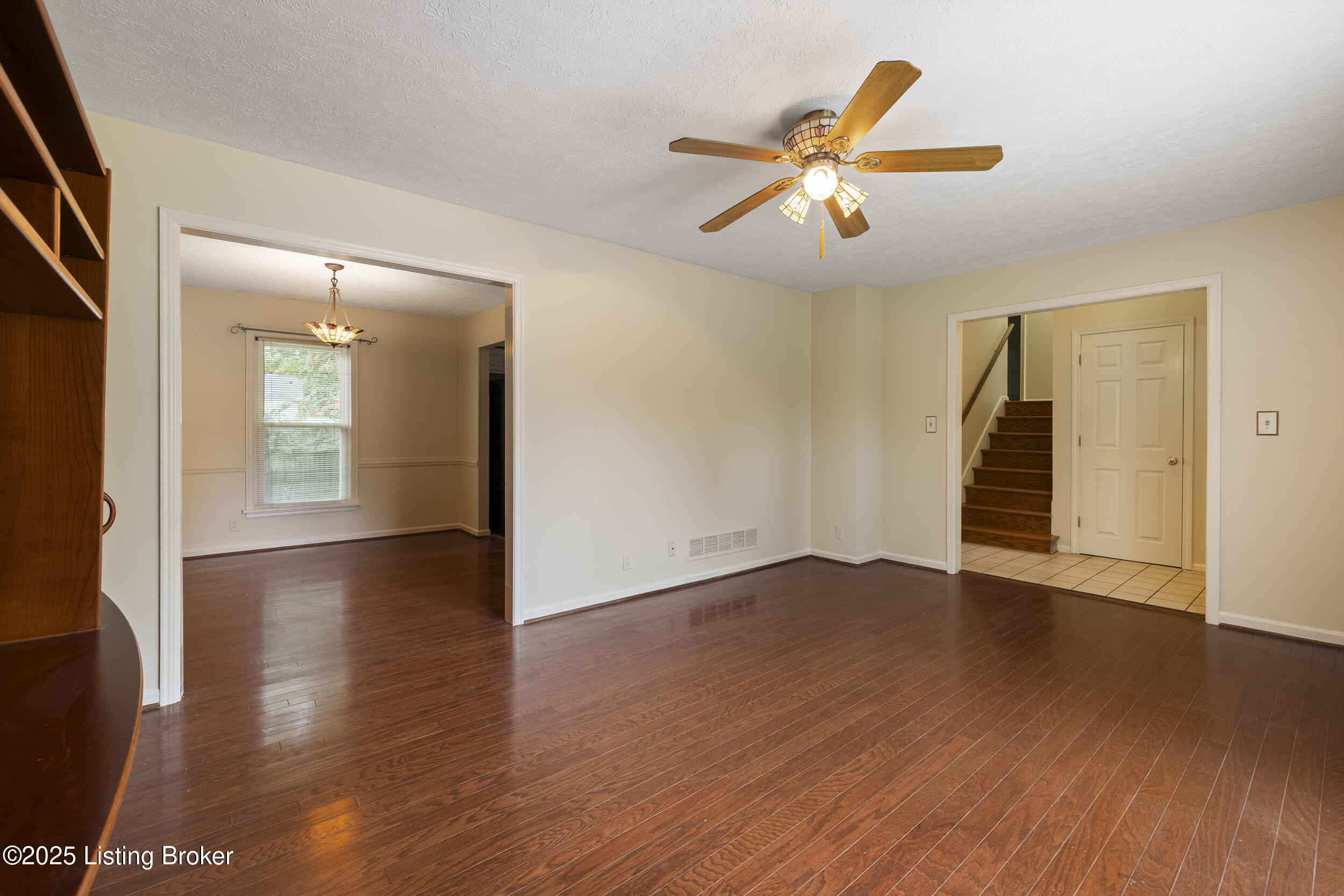 1102 Woodcroft Ct