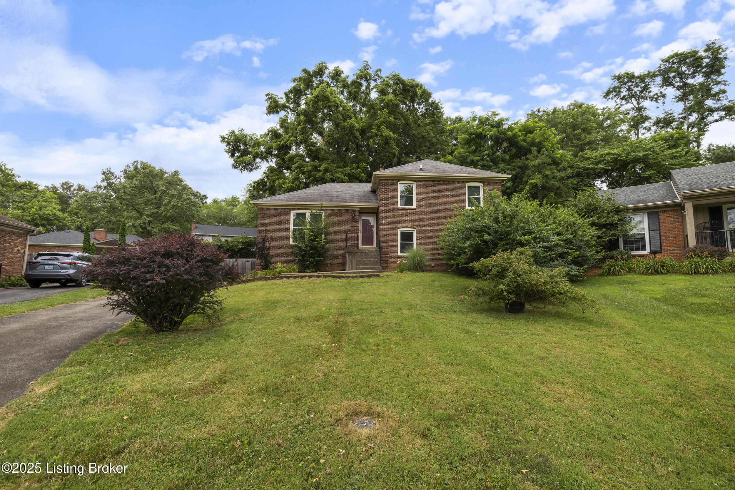 1102 Woodcroft Ct
