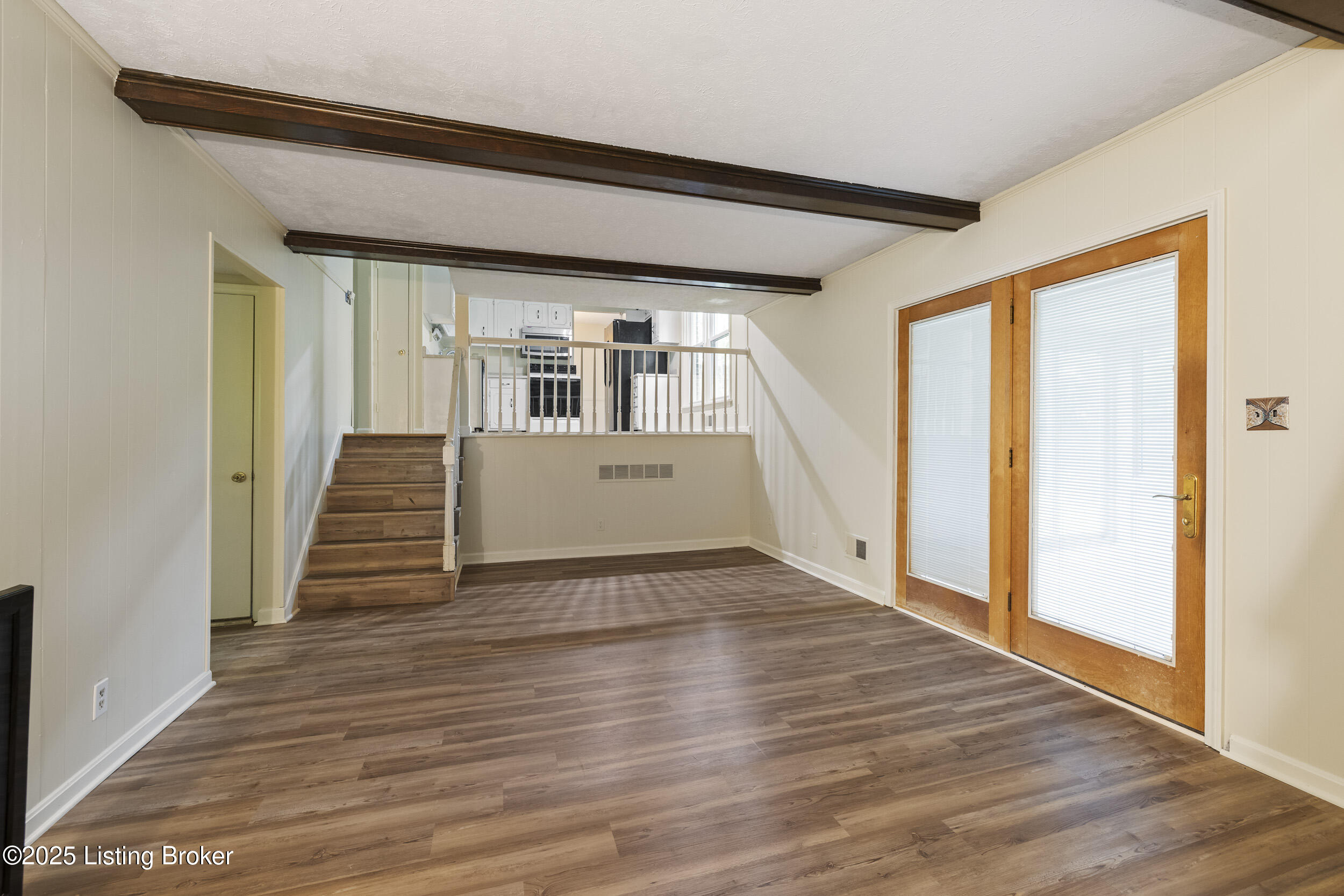 1102 Woodcroft Ct