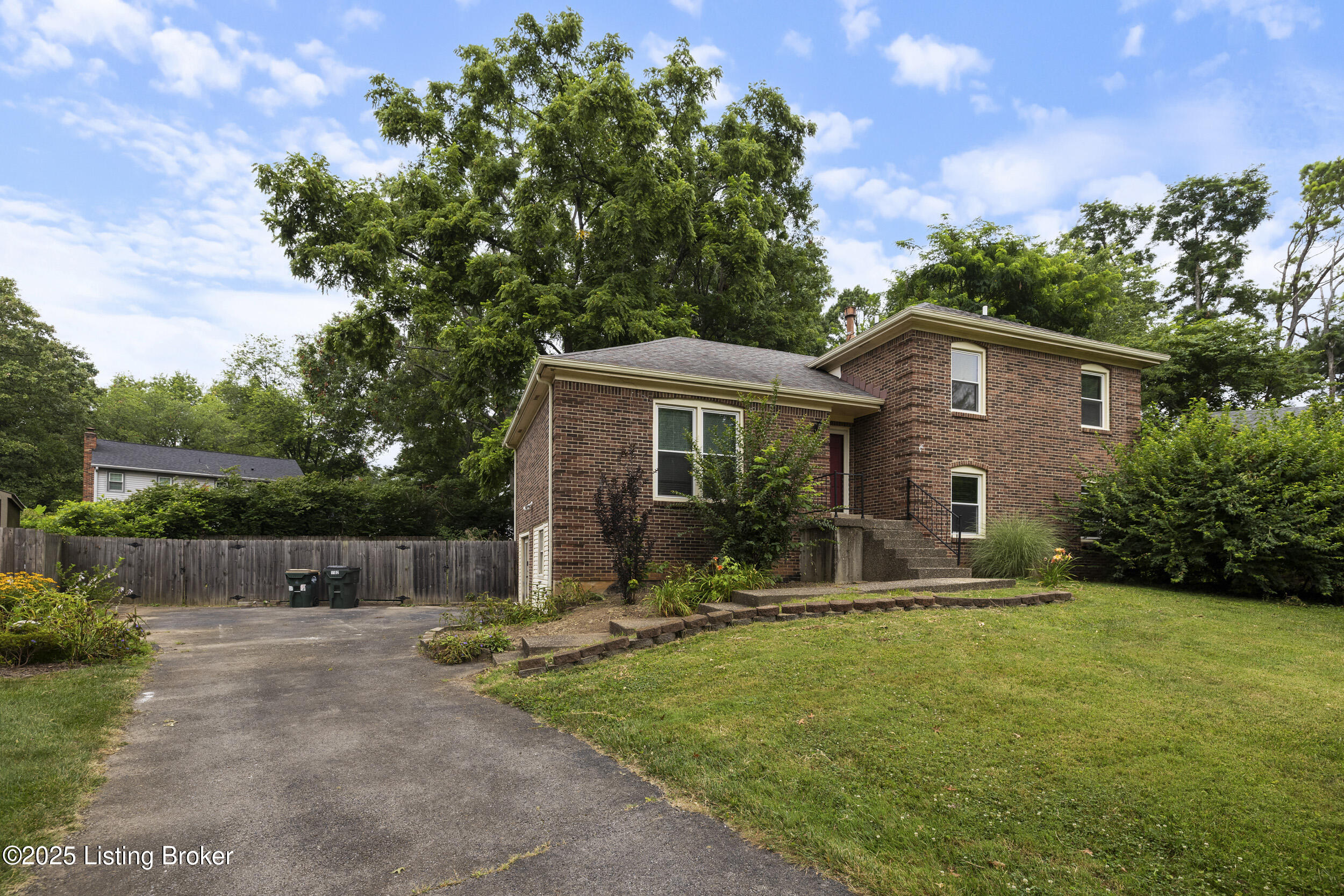 1102 Woodcroft Ct