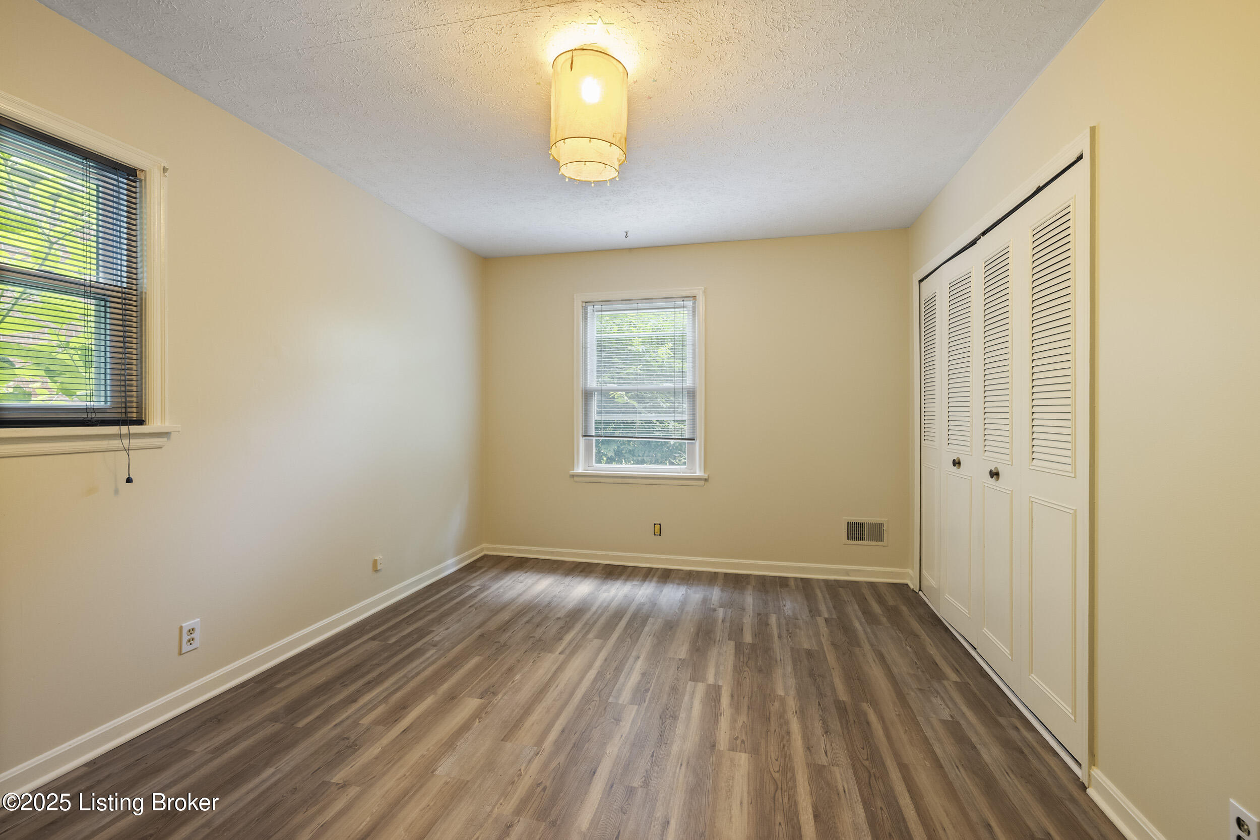 1102 Woodcroft Ct