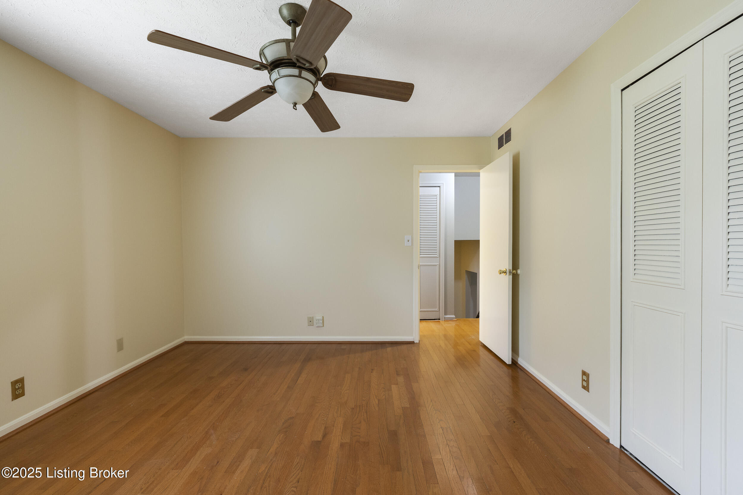 1102 Woodcroft Ct