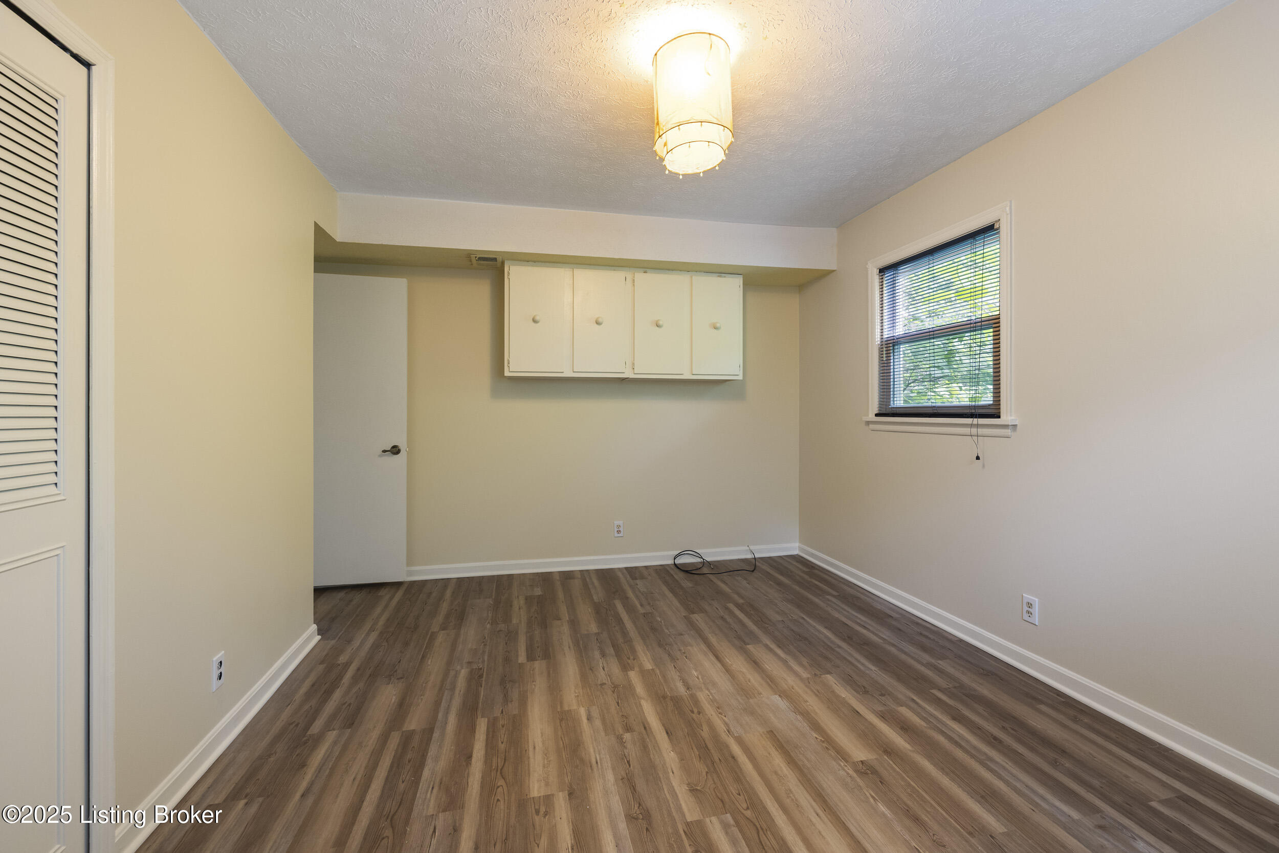 1102 Woodcroft Ct