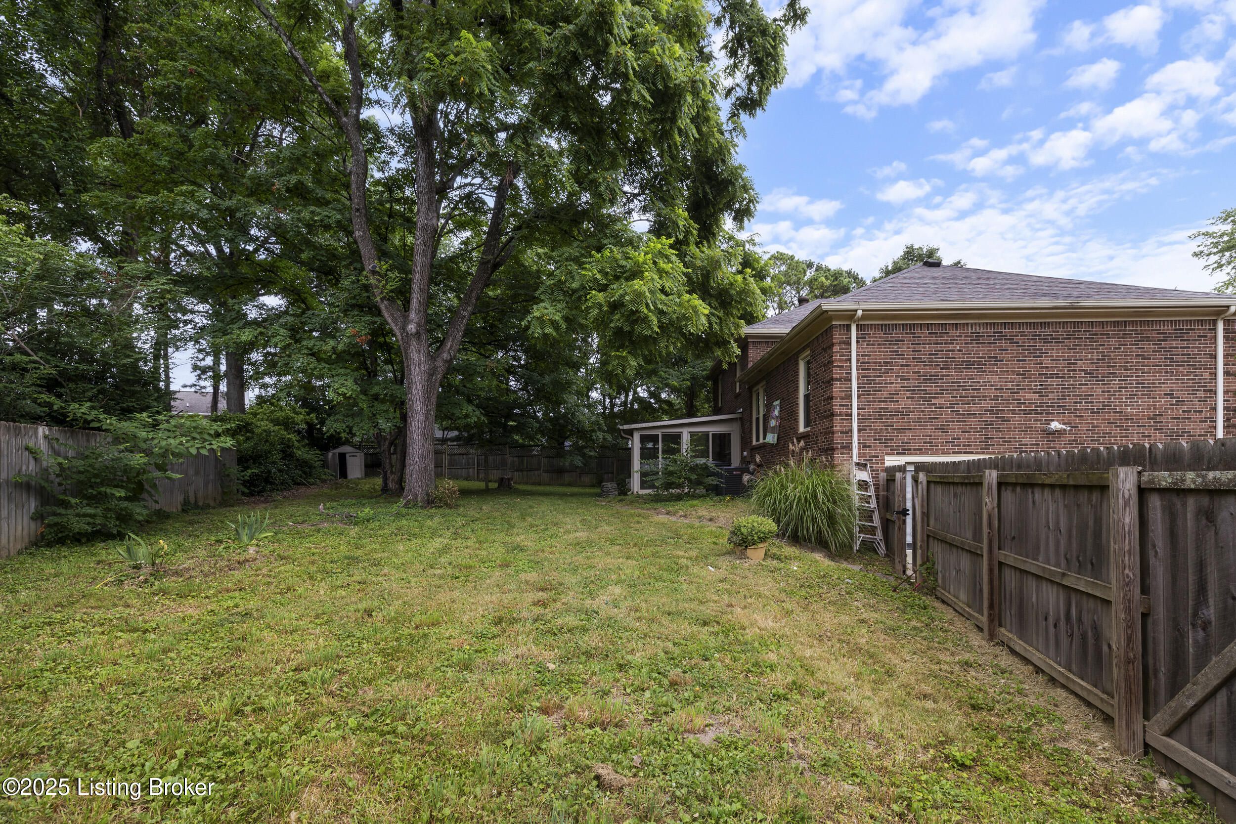 1102 Woodcroft Ct