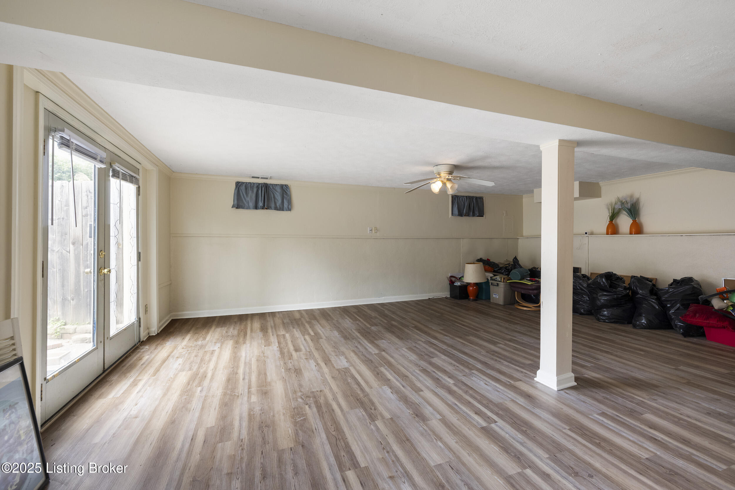 1102 Woodcroft Ct