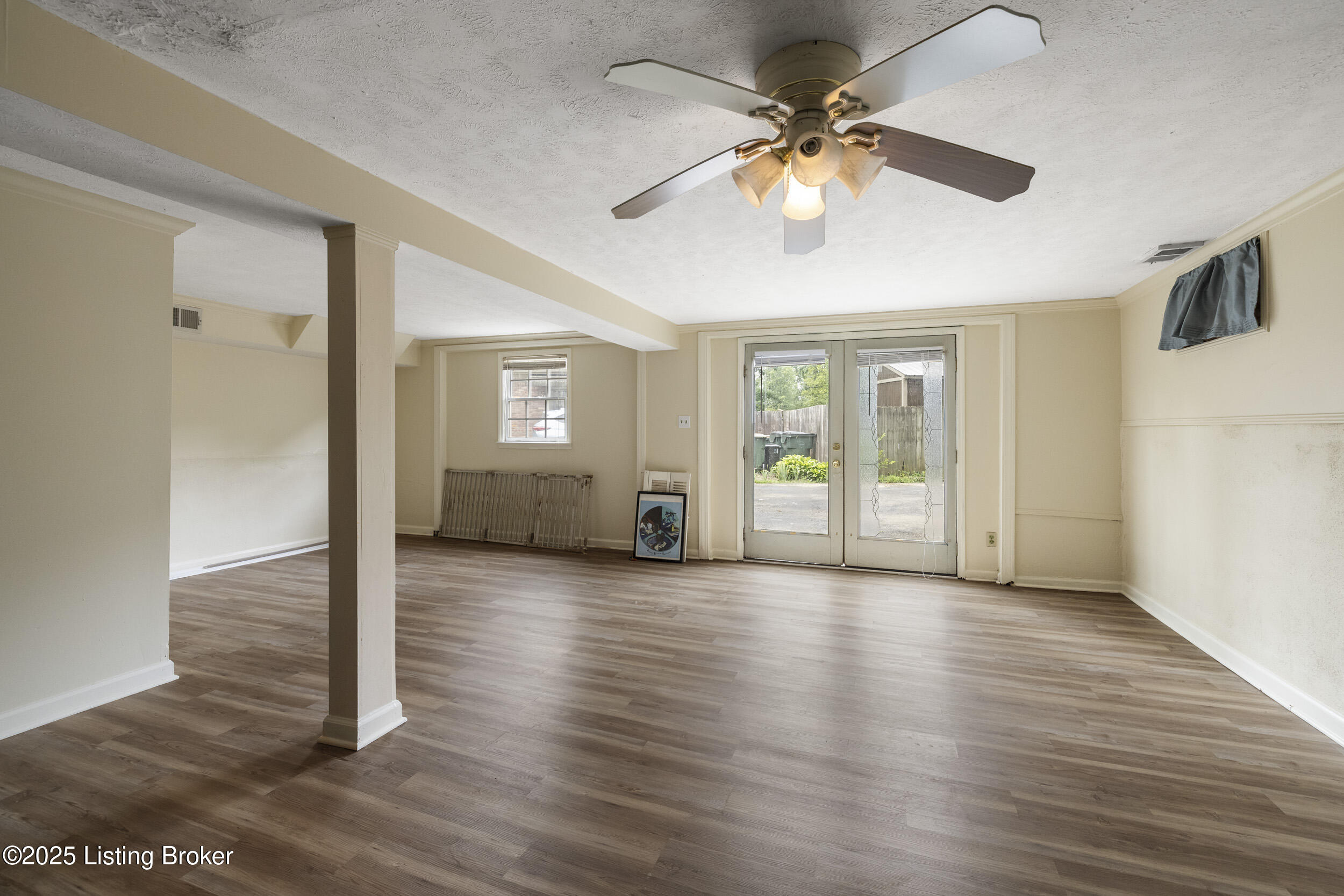 1102 Woodcroft Ct