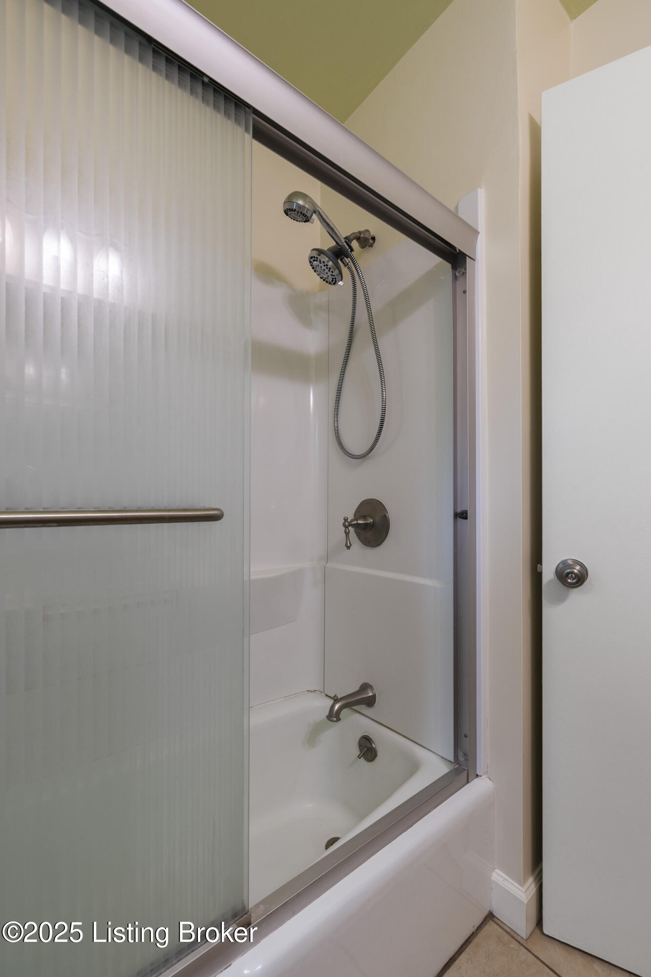 1102 Woodcroft Ct