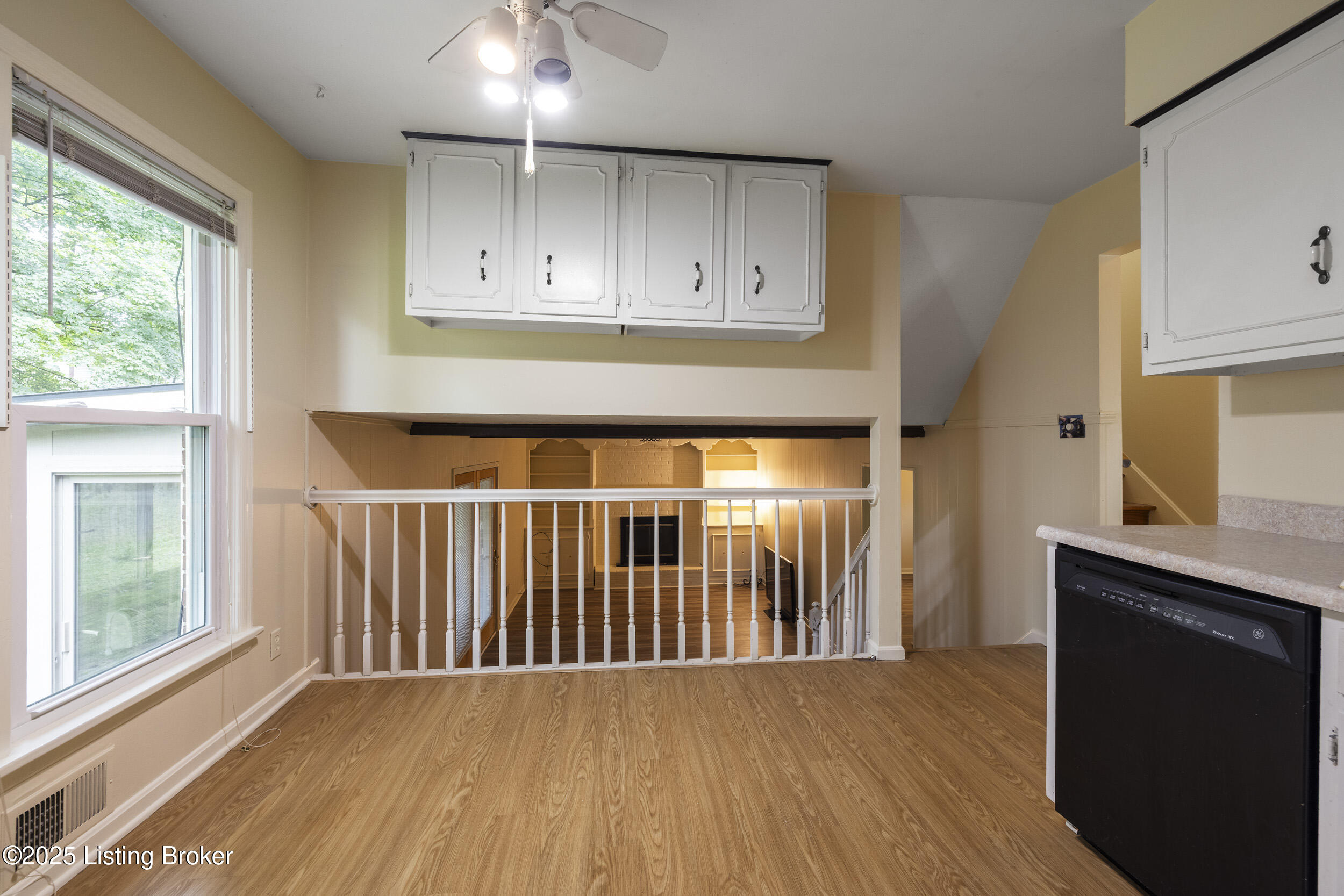 1102 Woodcroft Ct
