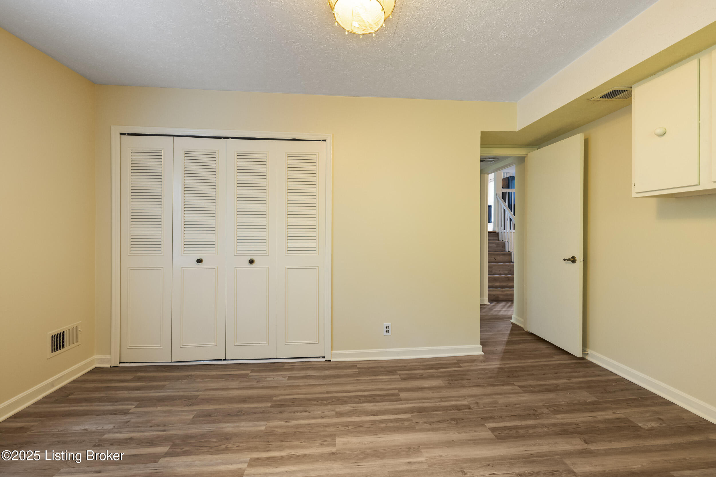 1102 Woodcroft Ct