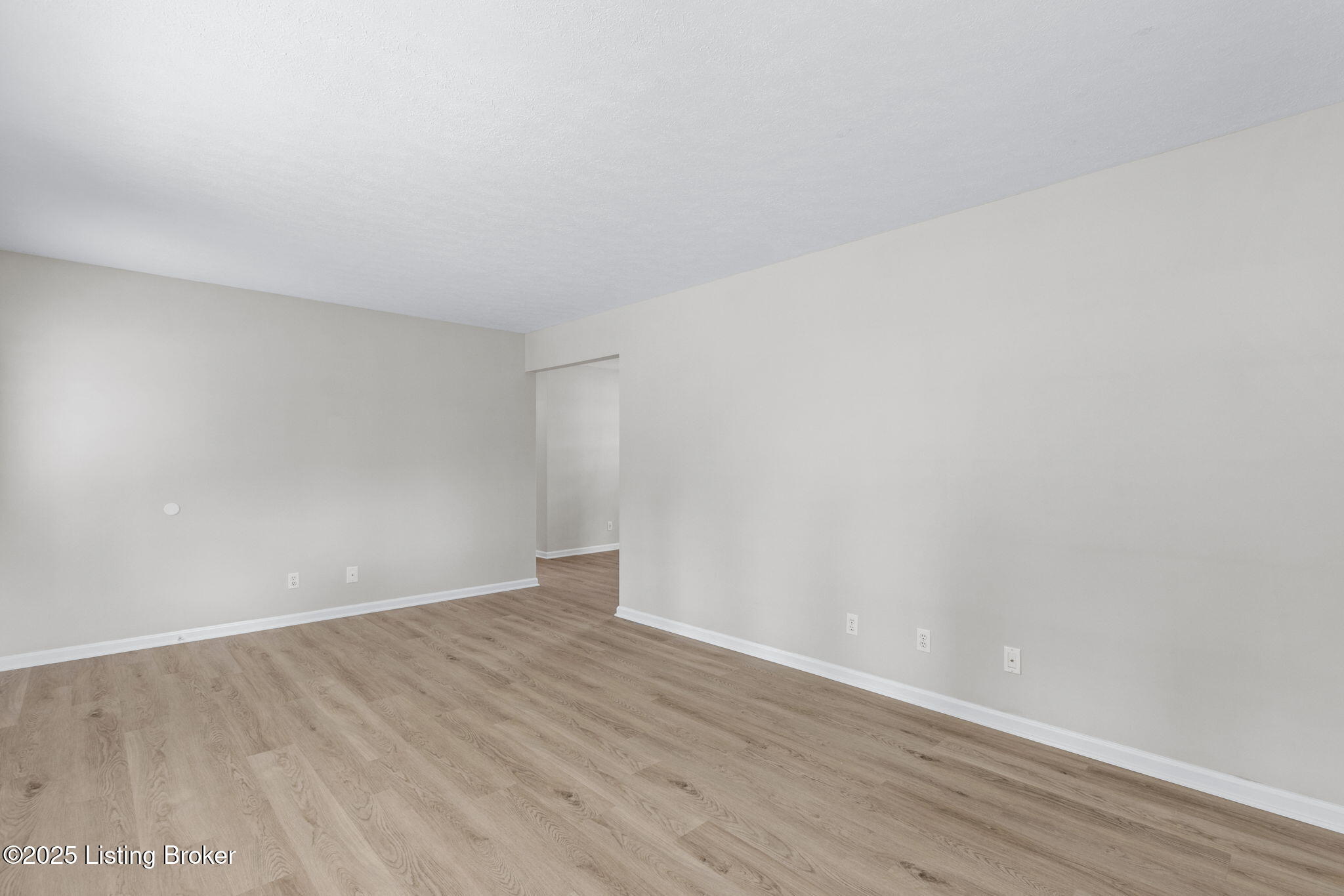8008 Columbine Dr
