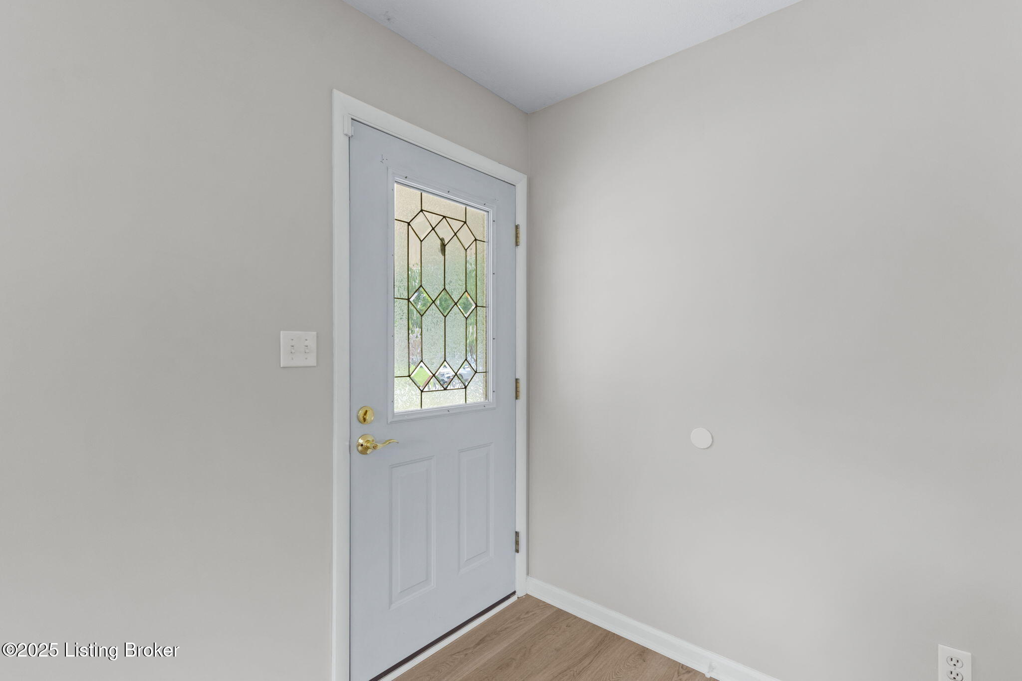 8008 Columbine Dr