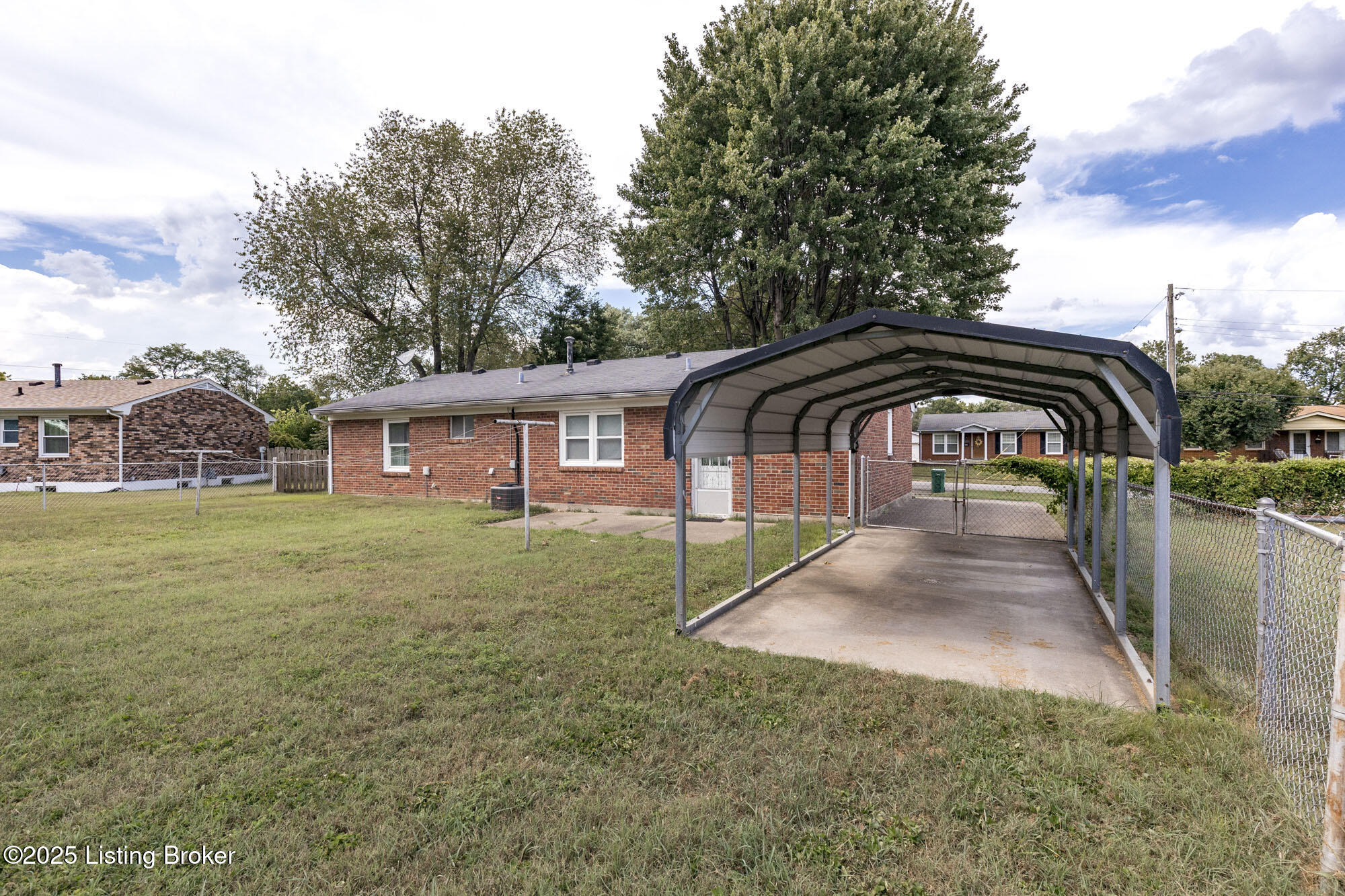 5402 Winslow Dr