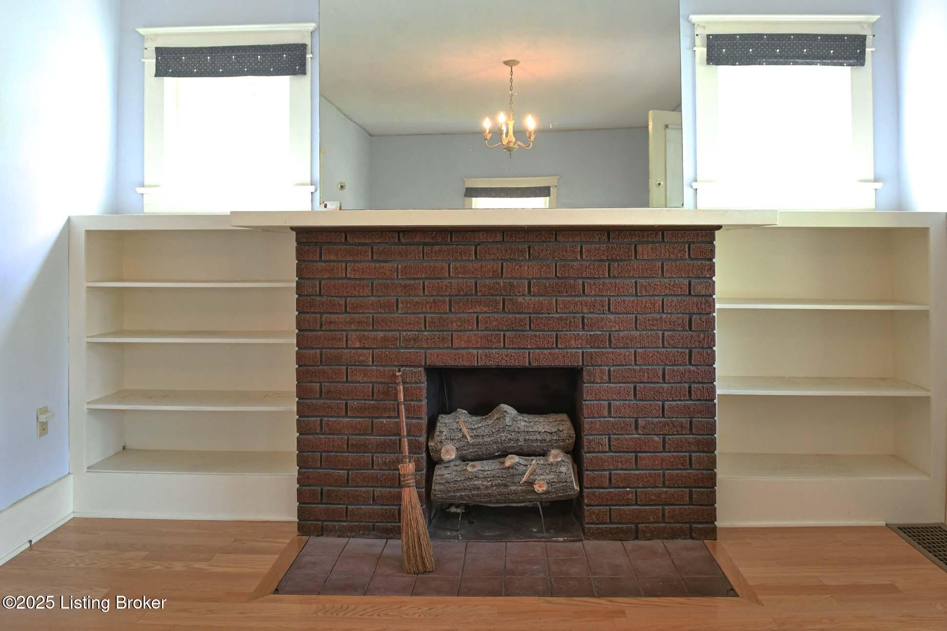 1910 Roanoke Ave