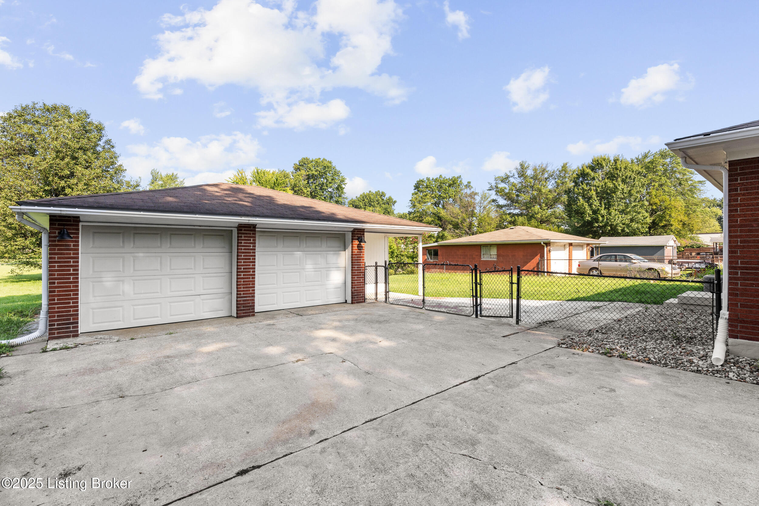 6120 Gloria Ln