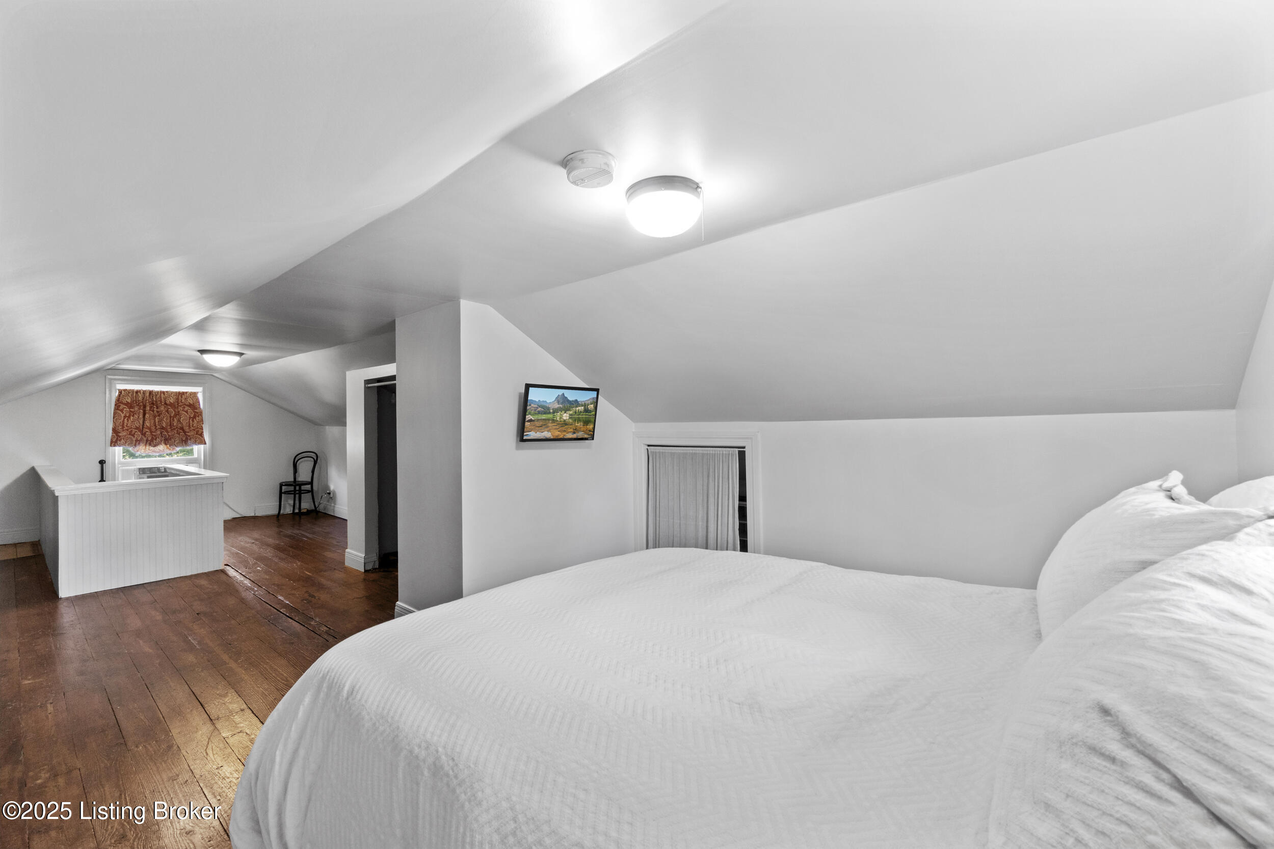 3705 Locust Ave