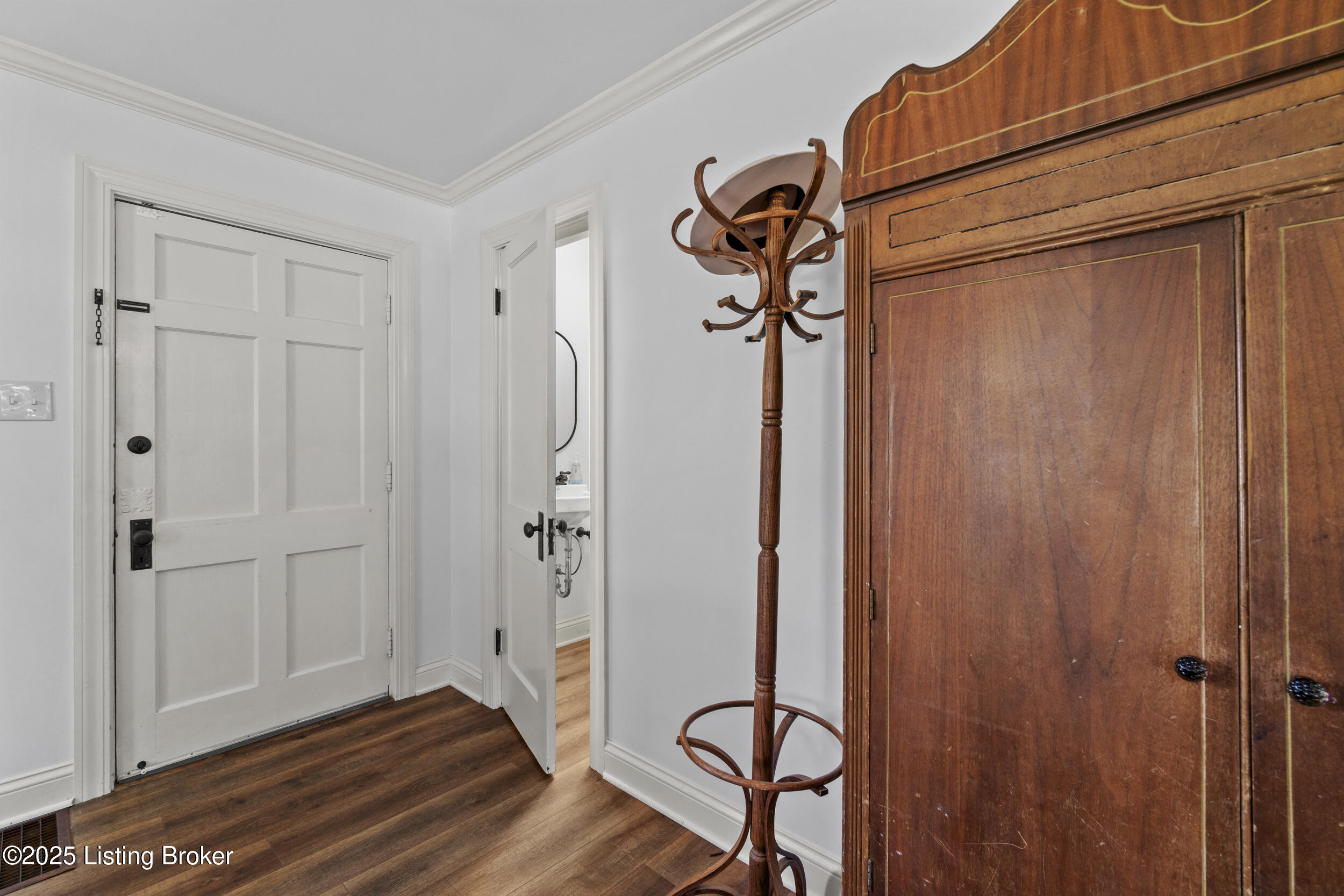 3705 Locust Ave