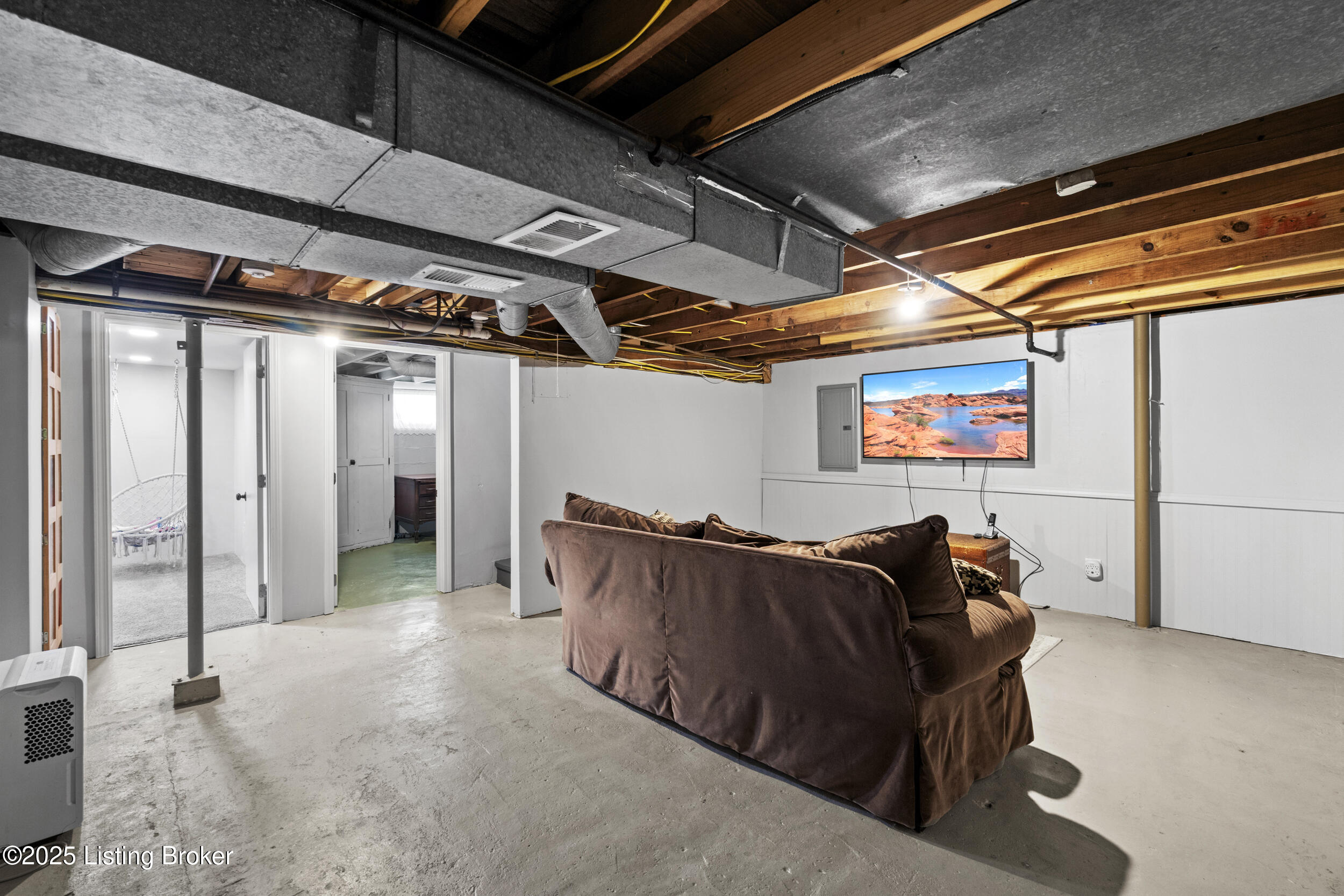 3705 Locust Ave