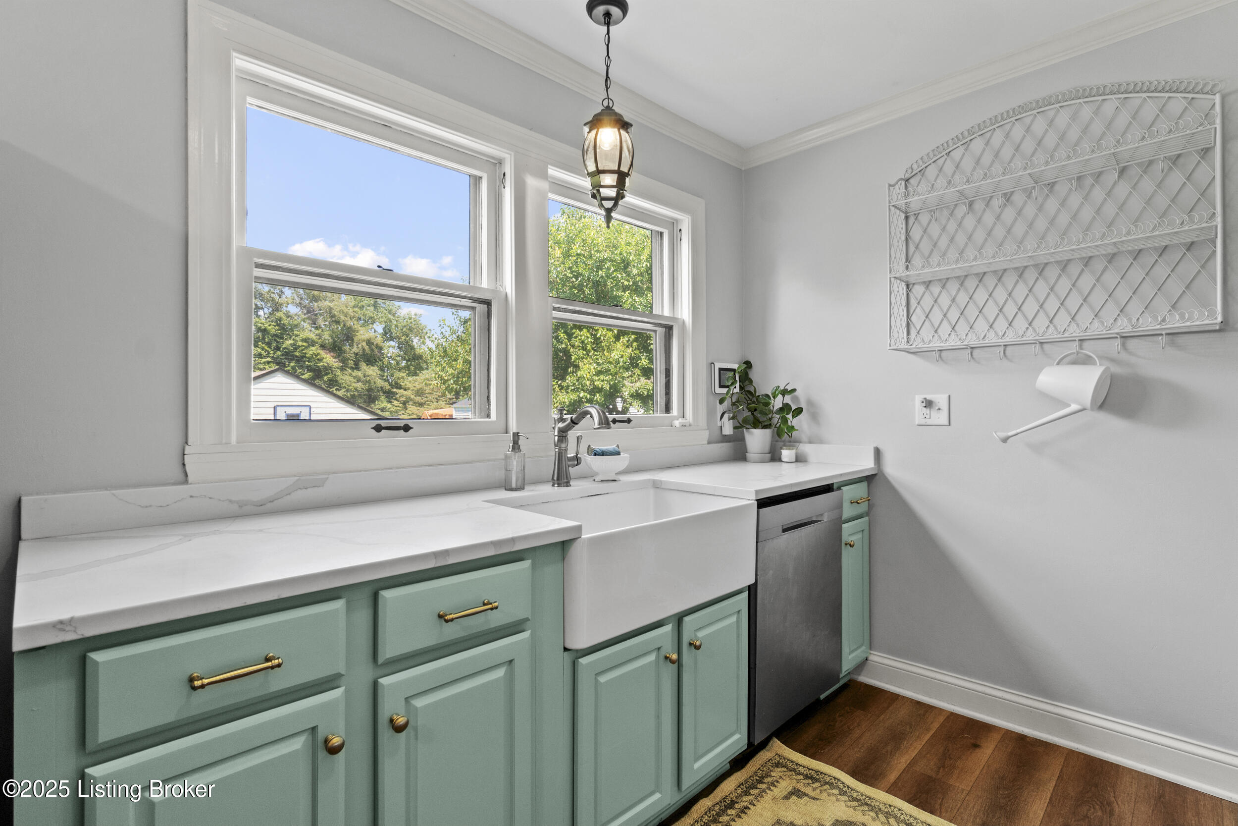 3705 Locust Ave