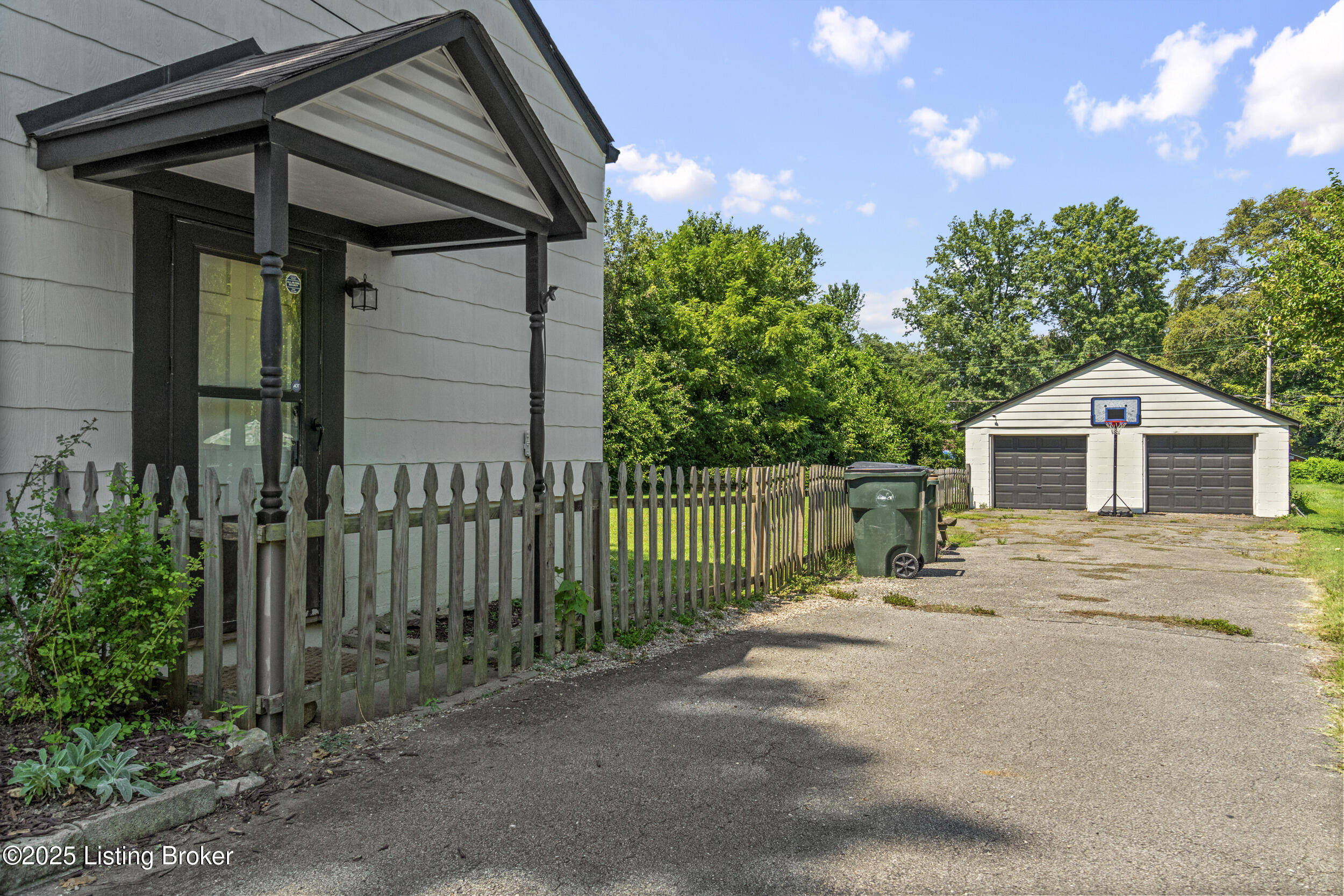 3705 Locust Ave