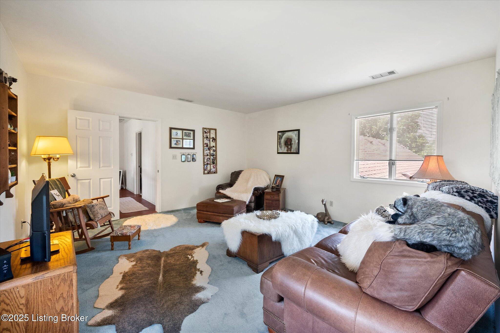 672 Locust Ln