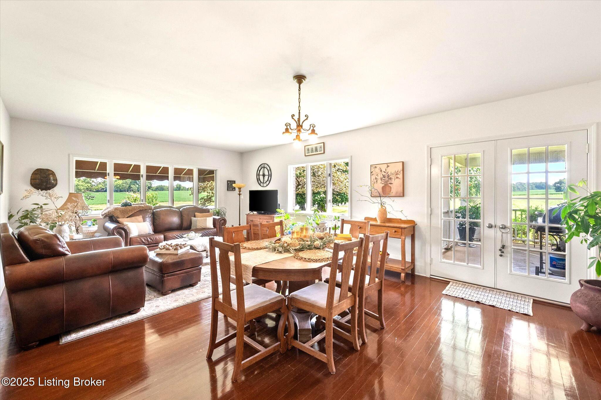 672 Locust Ln