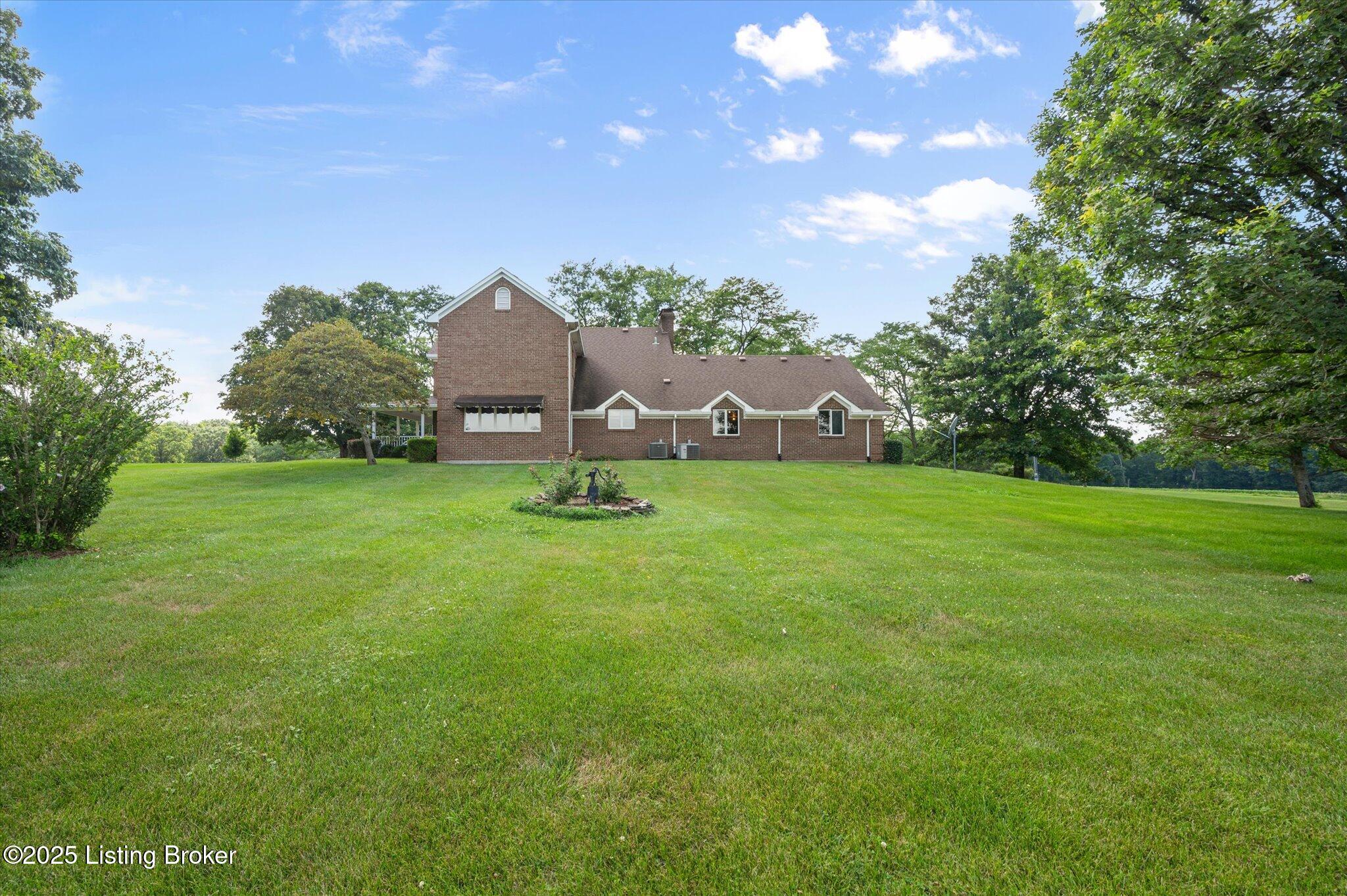 672 Locust Ln