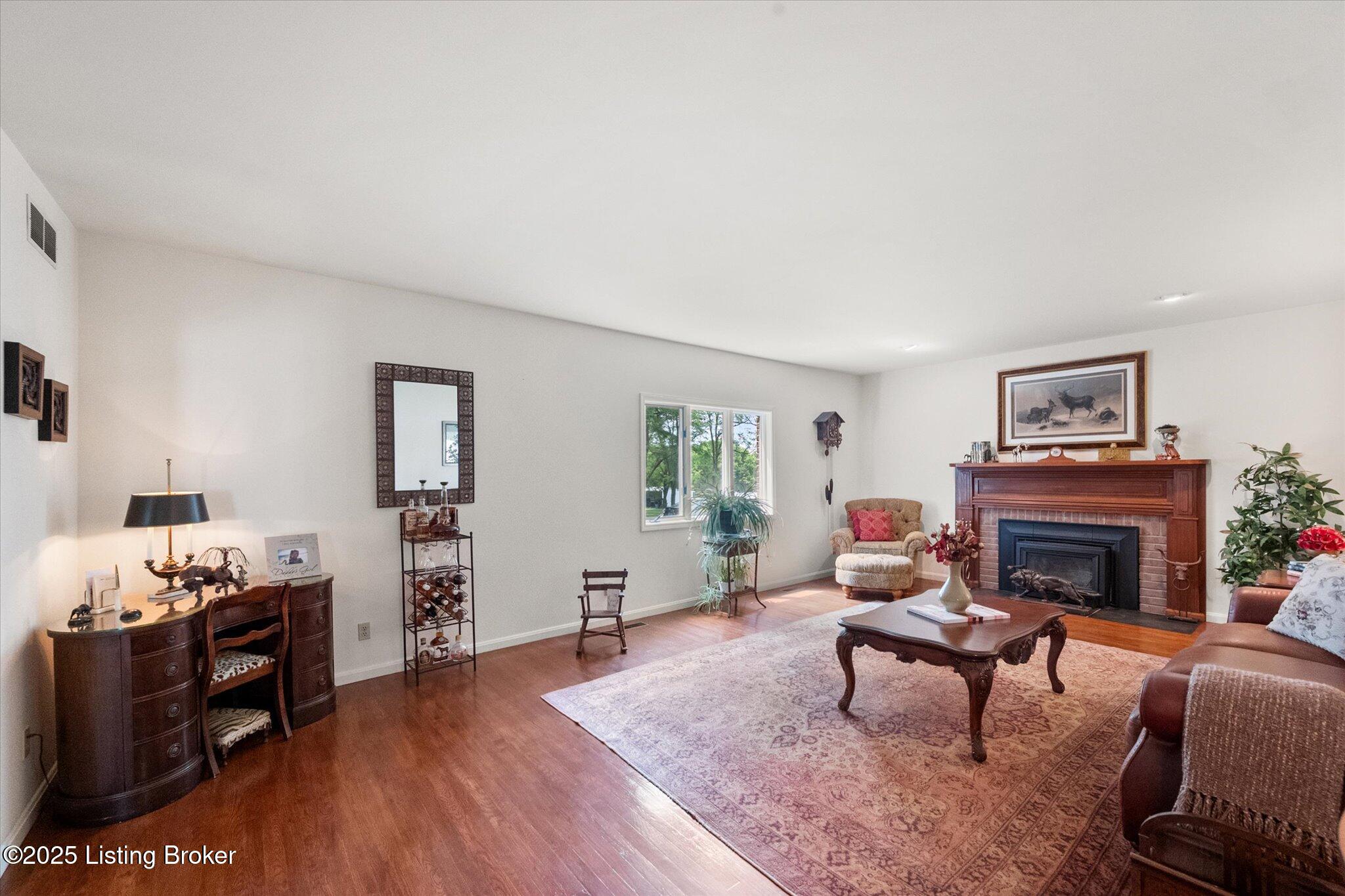 672 Locust Ln