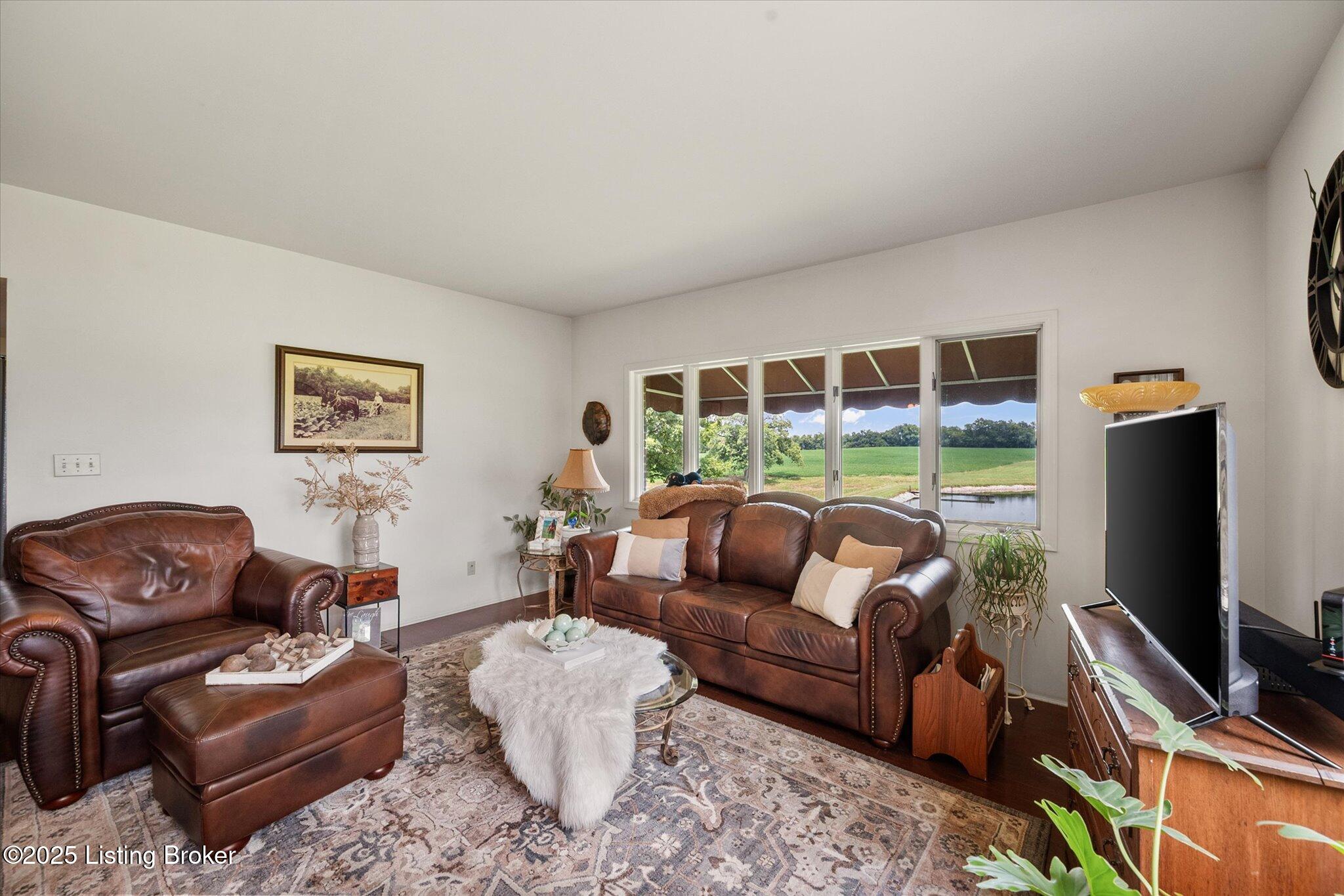 672 Locust Ln