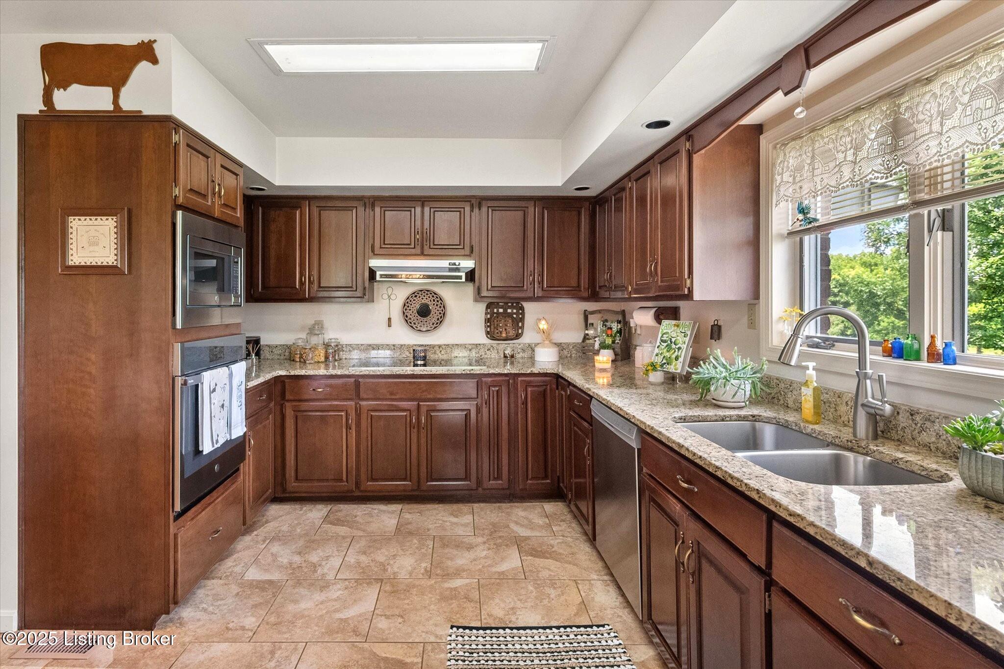672 Locust Ln