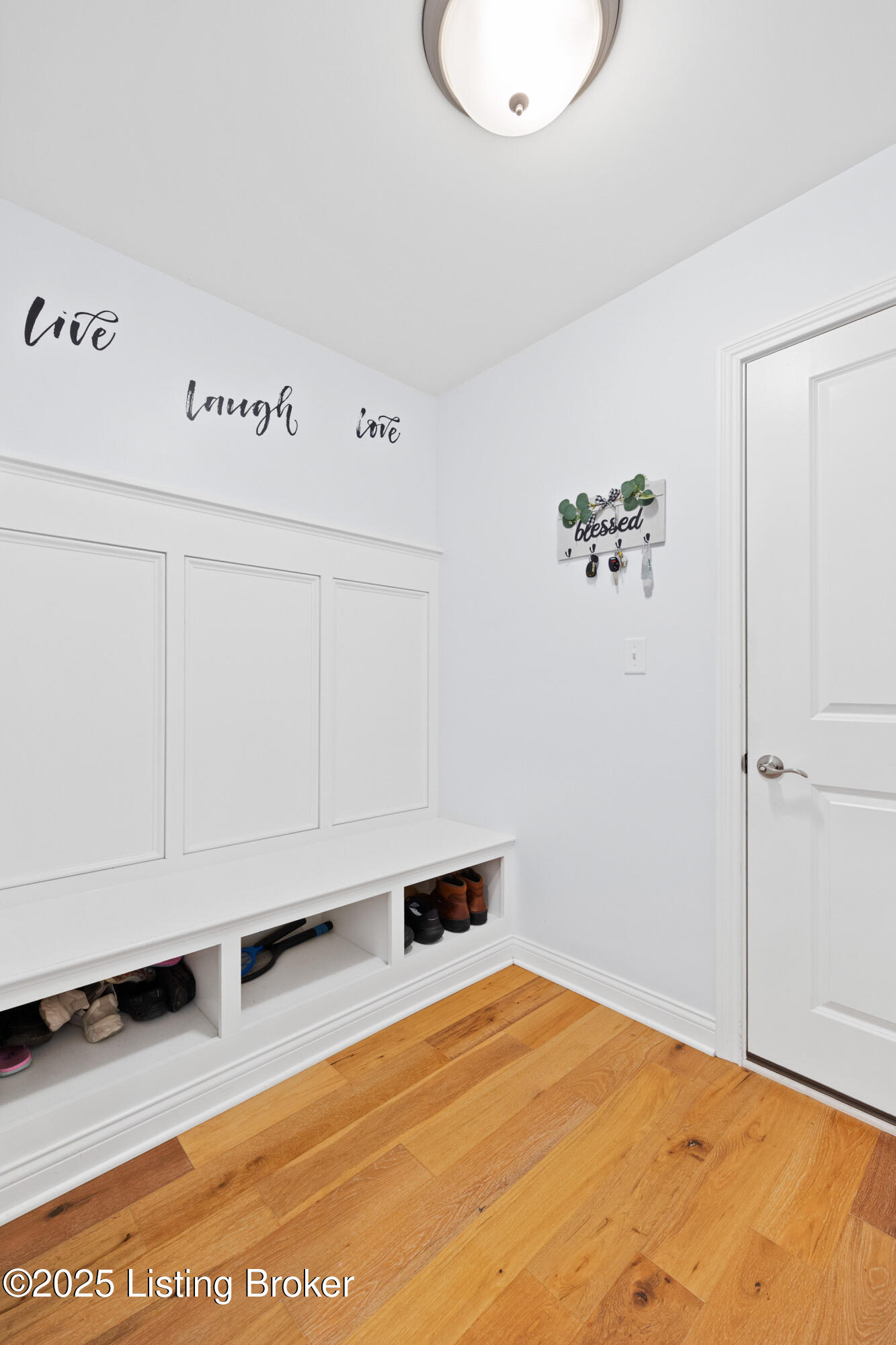 8107 Cedar Crest Ln