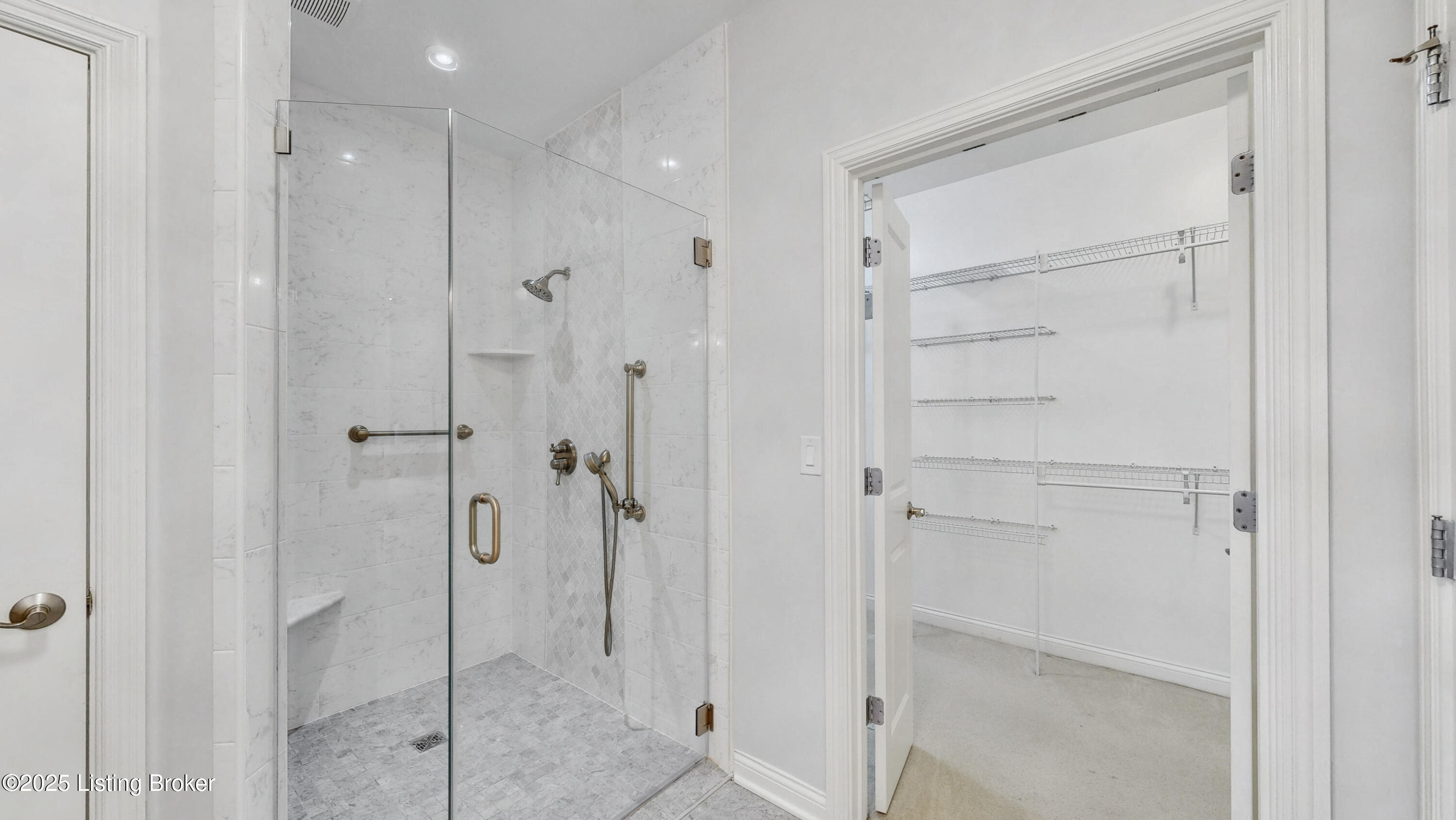11209 Falling Springs Dr